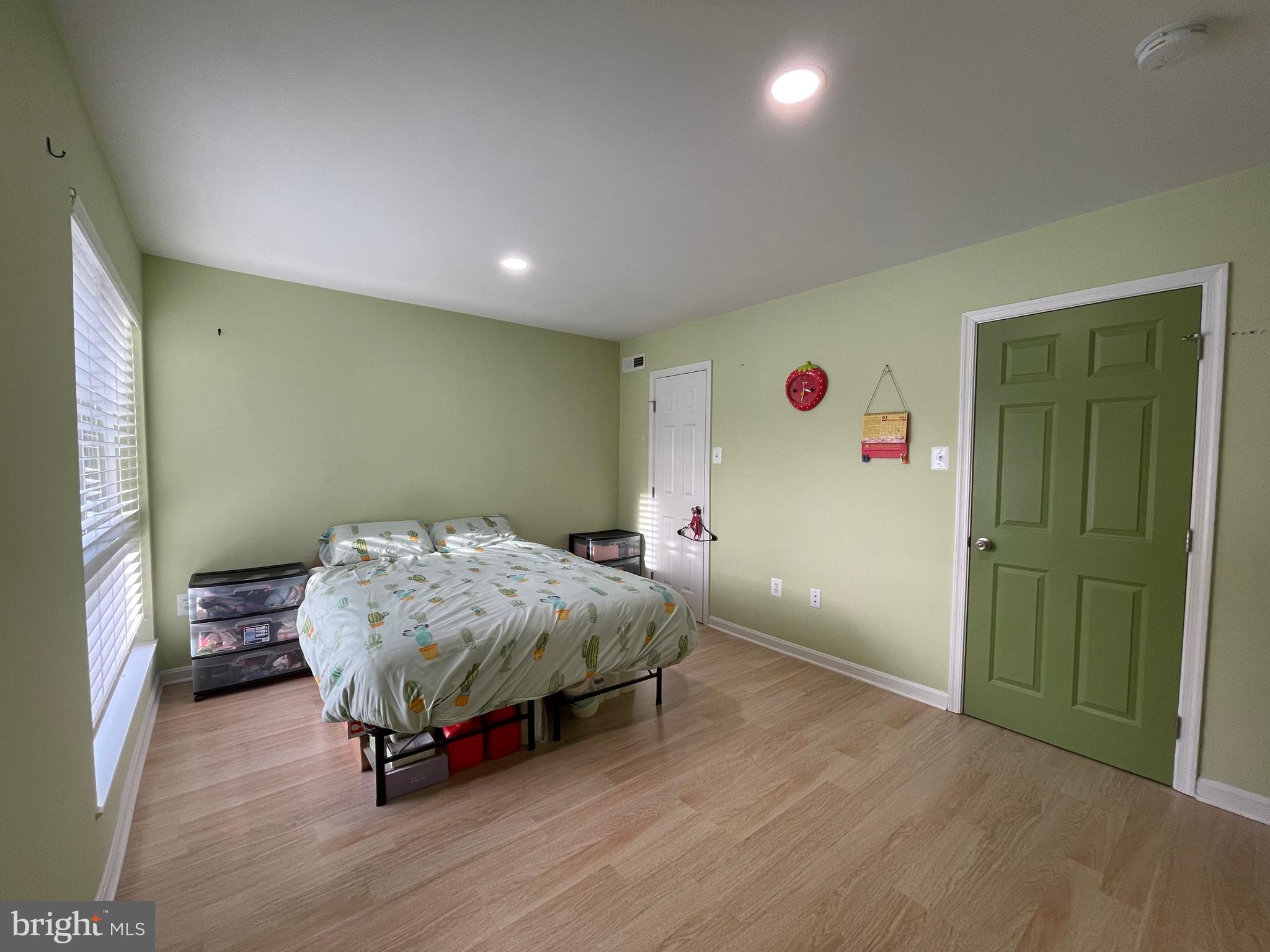 CAMELBACK VILLAGE - Residential