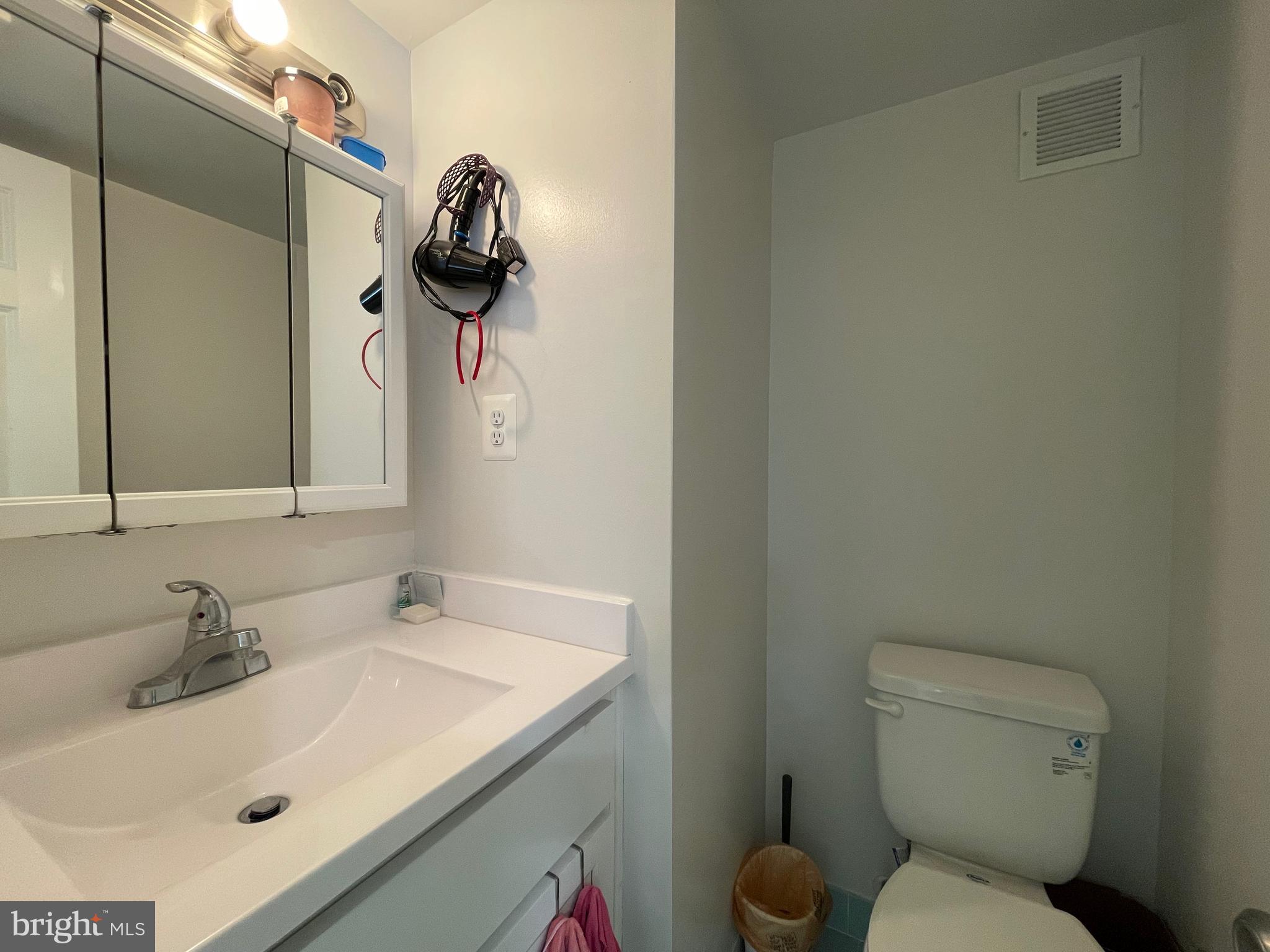 CAMELBACK VILLAGE - Residential