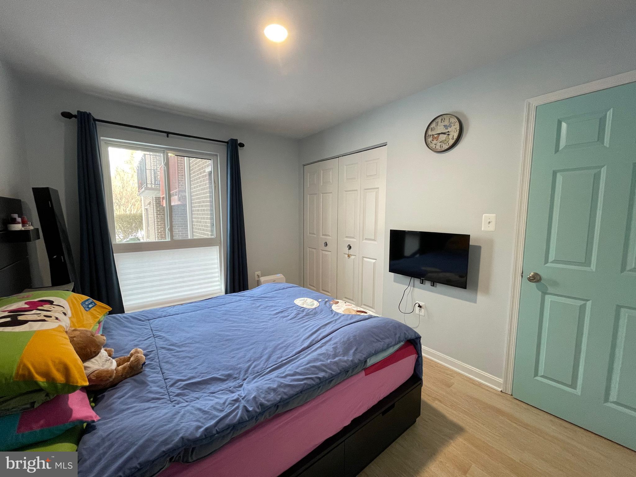 CAMELBACK VILLAGE - Residential