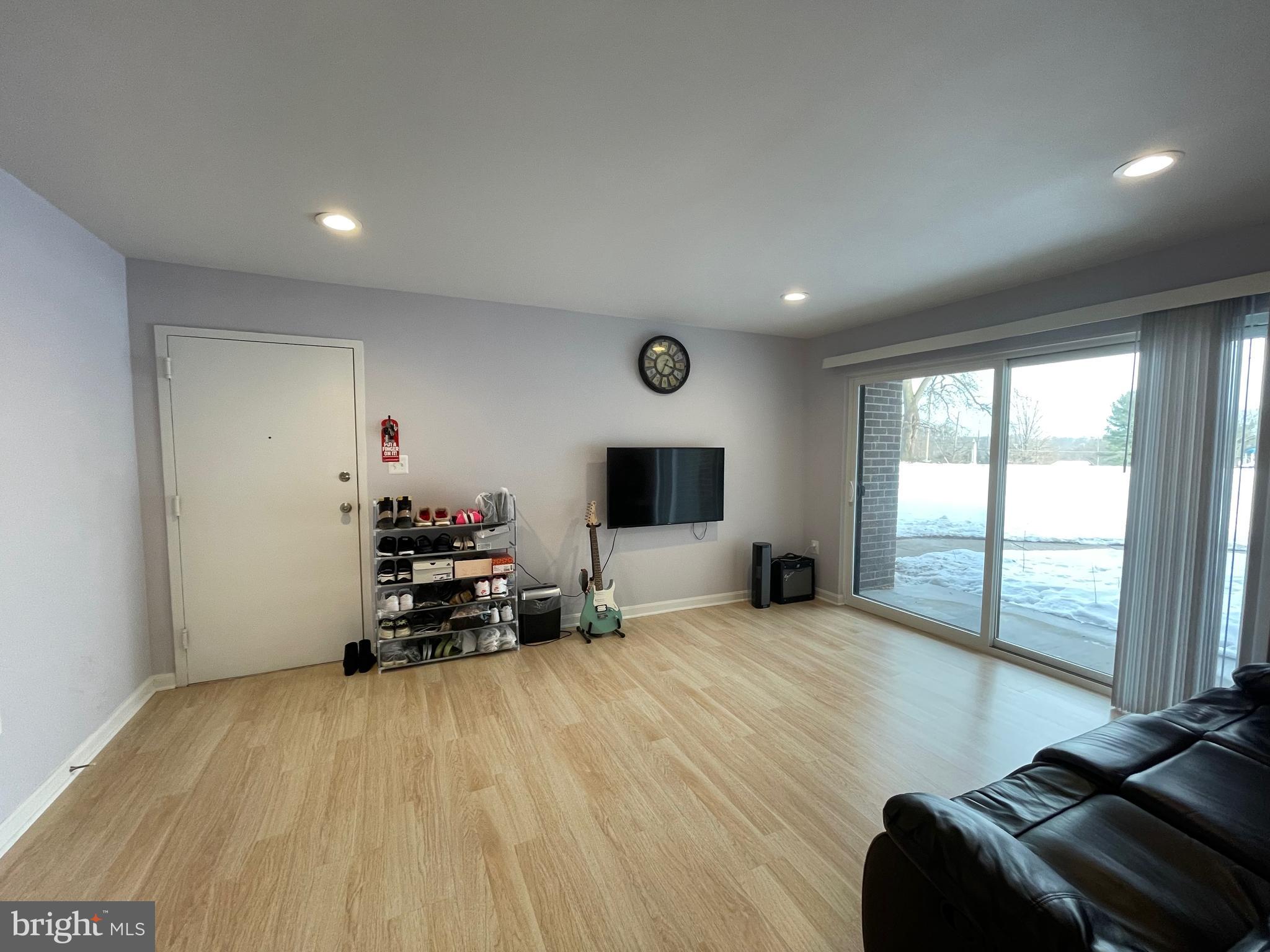 CAMELBACK VILLAGE - Residential