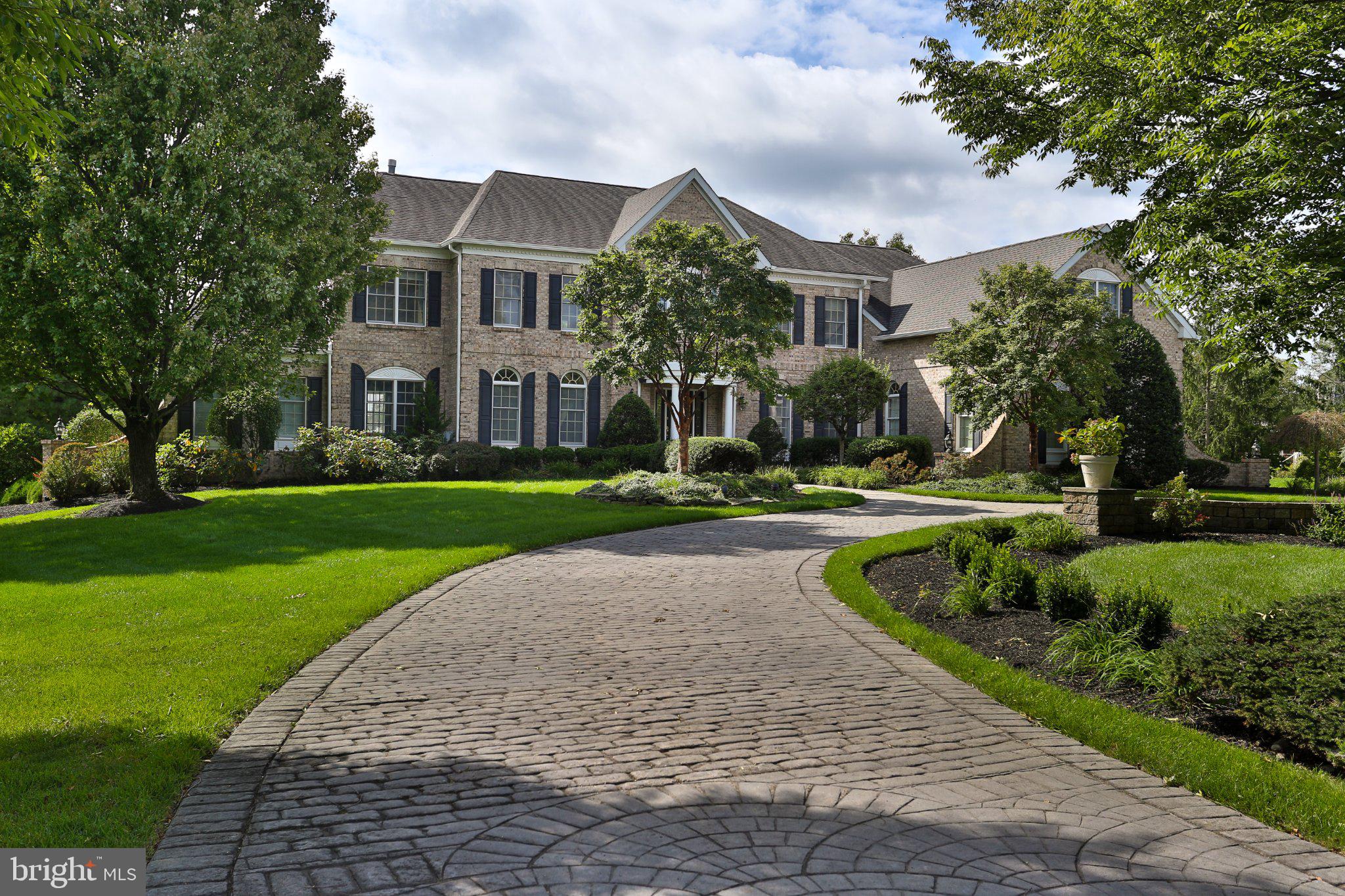 2025 BEACON HILL DRIVE
