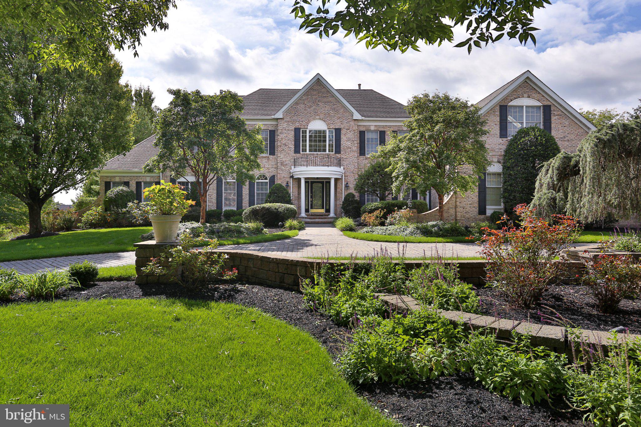 2025 BEACON HILL DRIVE