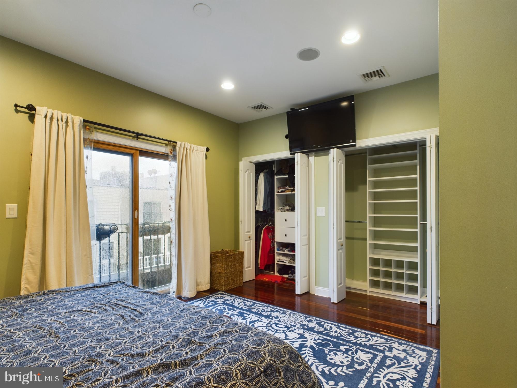 EAST PASSYUNK CROSSING - Residential Lease