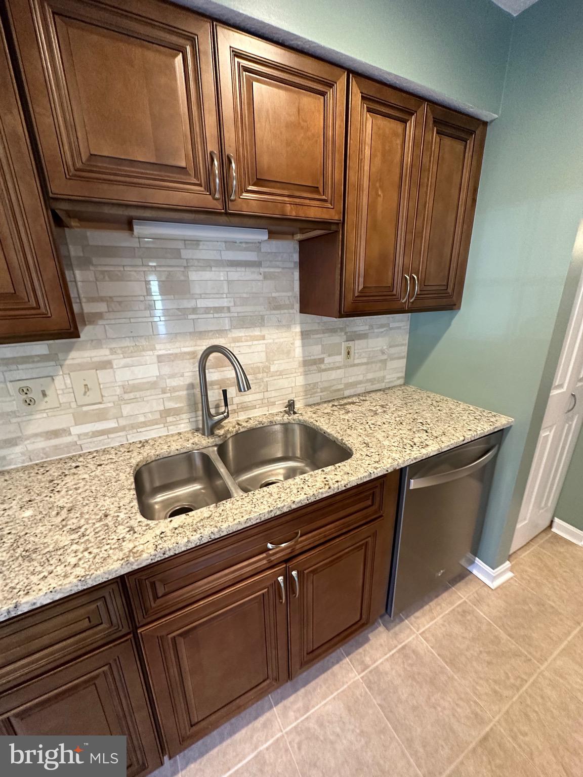 SINGLETONS GROVE - Residential Lease