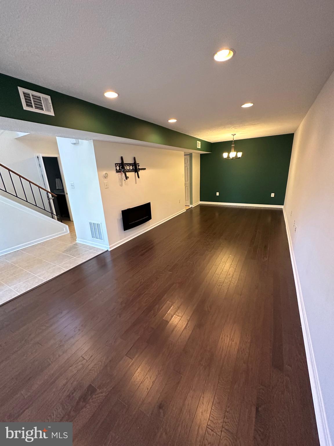 SINGLETONS GROVE - Residential Lease