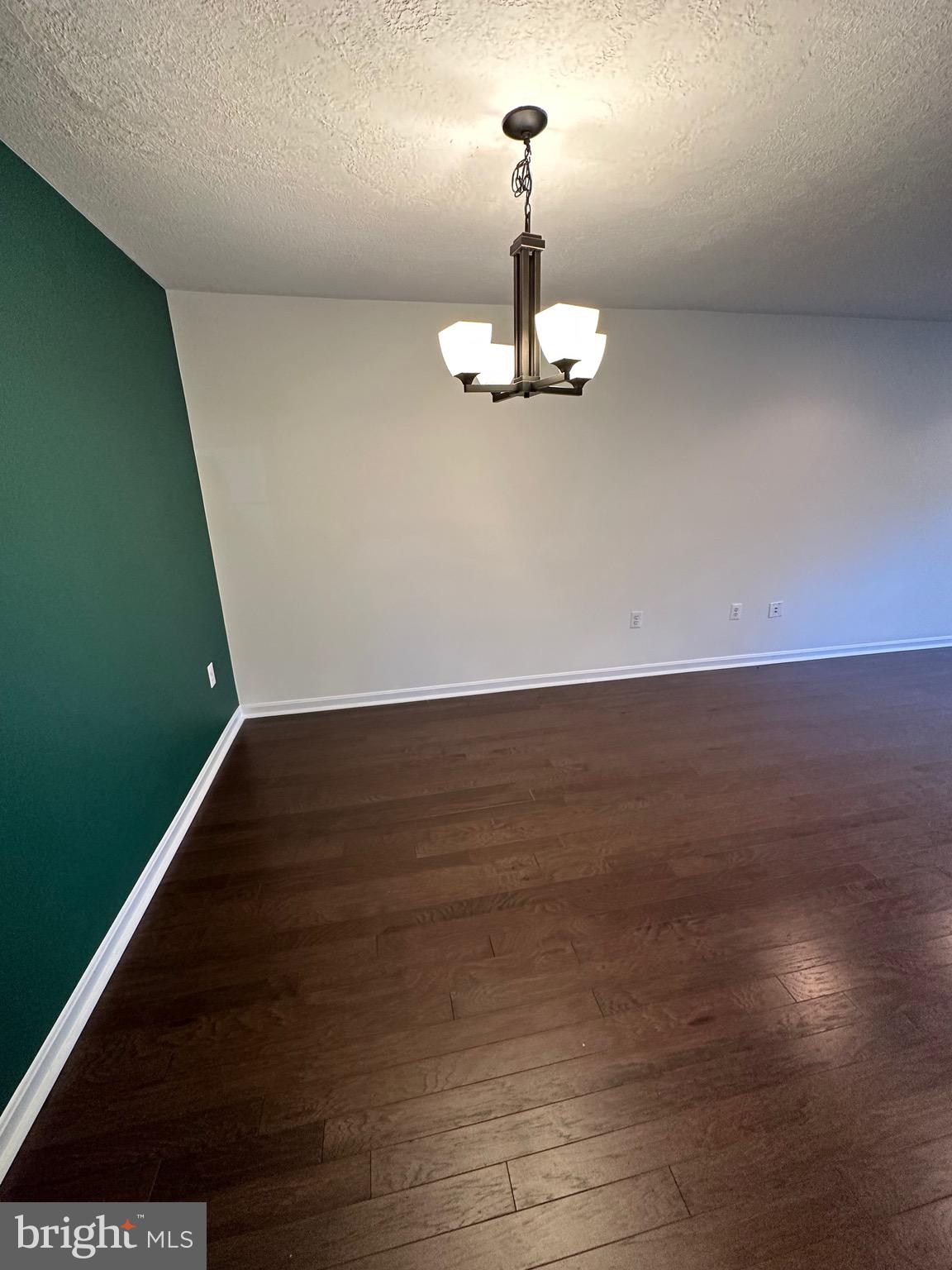 SINGLETONS GROVE - Residential Lease