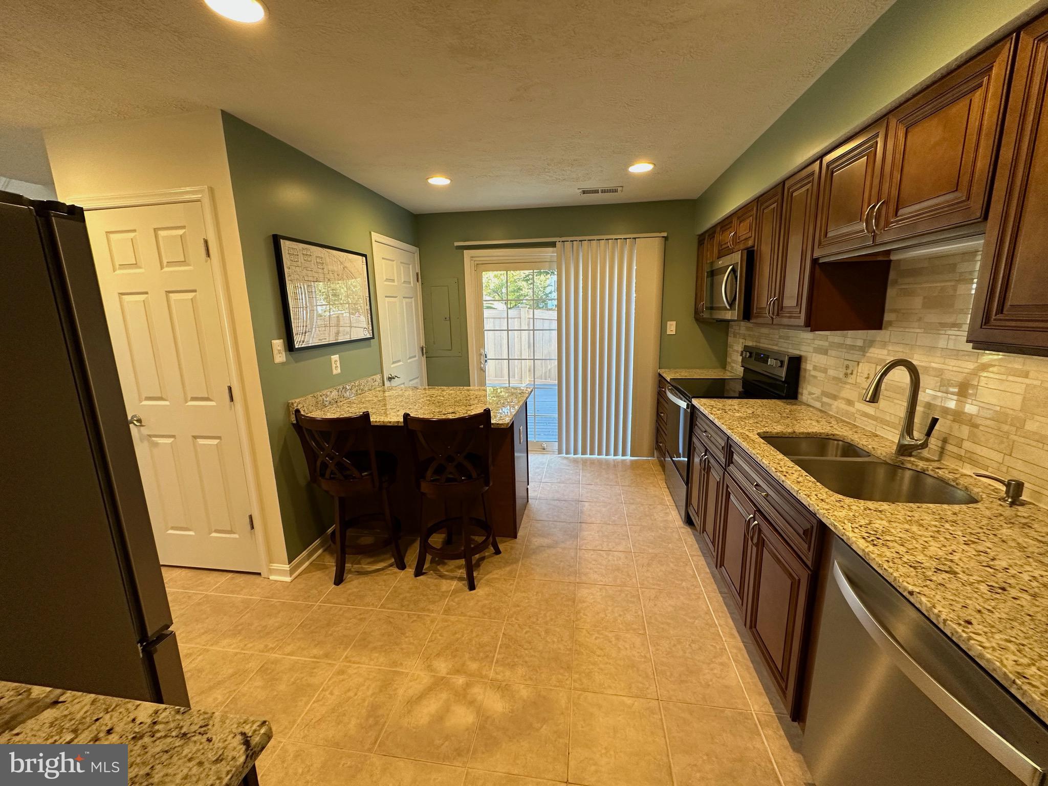 SINGLETONS GROVE - Residential Lease