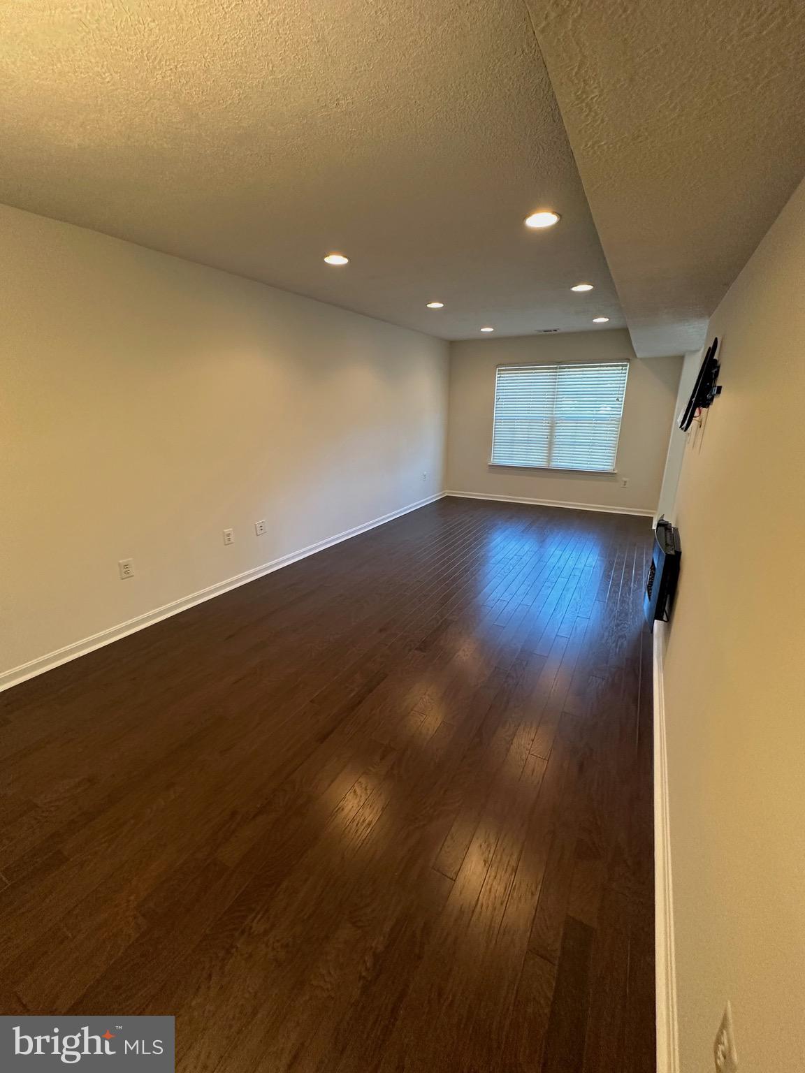 SINGLETONS GROVE - Residential Lease