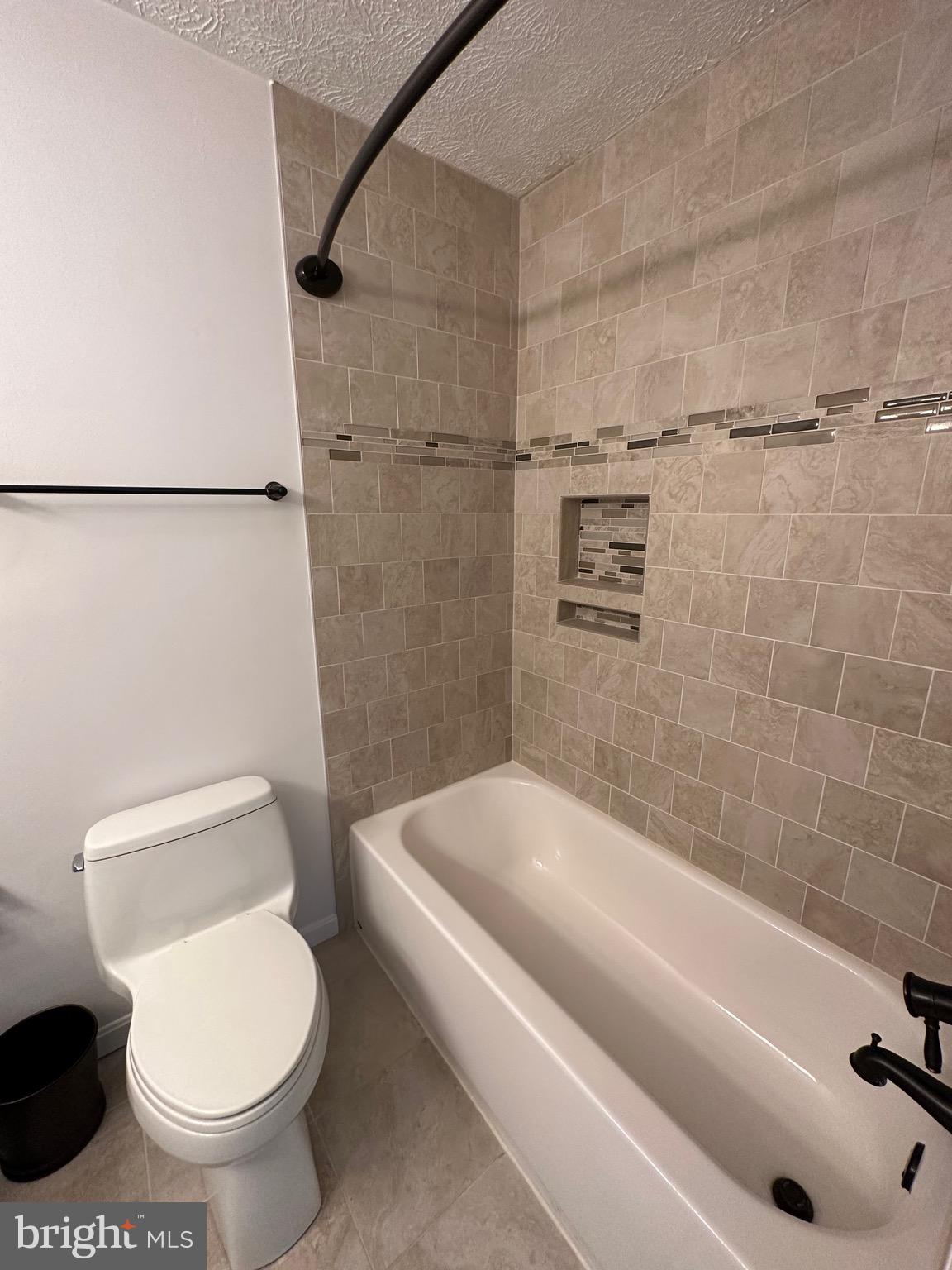 SINGLETONS GROVE - Residential Lease