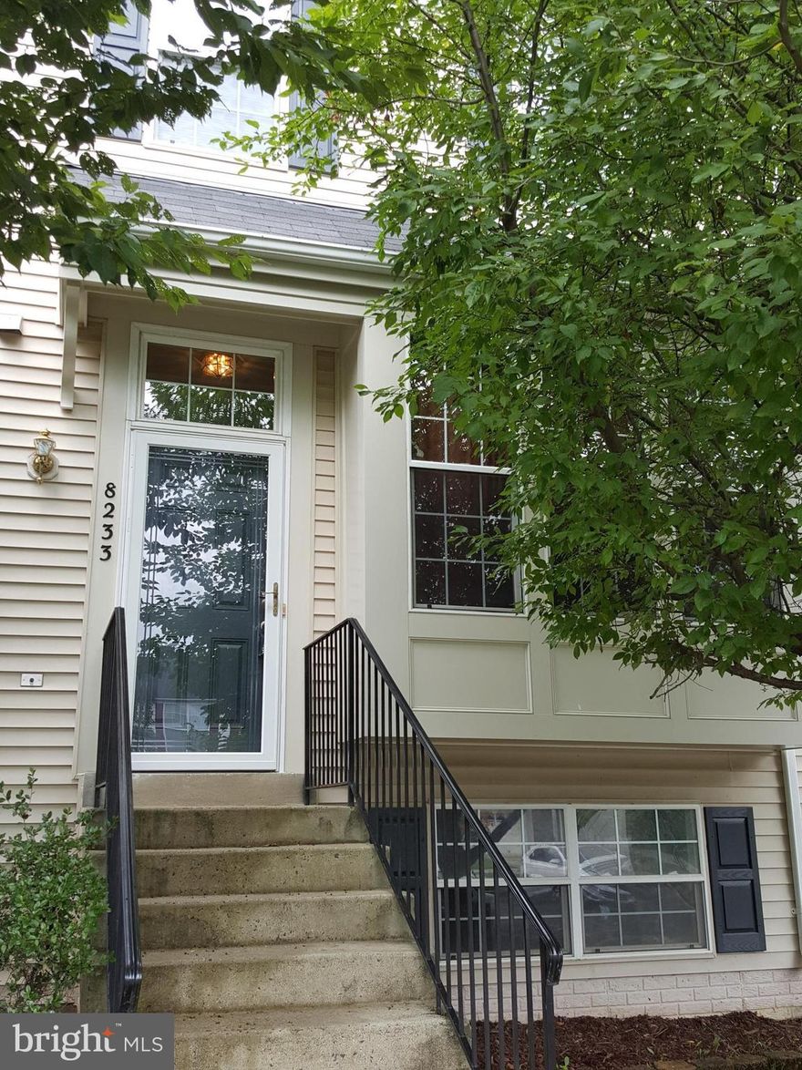 Lovey large townhome, in convenient location.  Vaulted ceiling in master bedroom, attached master bath with oversized soaking tub, large shower.  Nice walk in closet, 2 large windows. Large kitchen with eat in space, deck off kitchen.  washer and dryer upstairs.  Pets on case by case