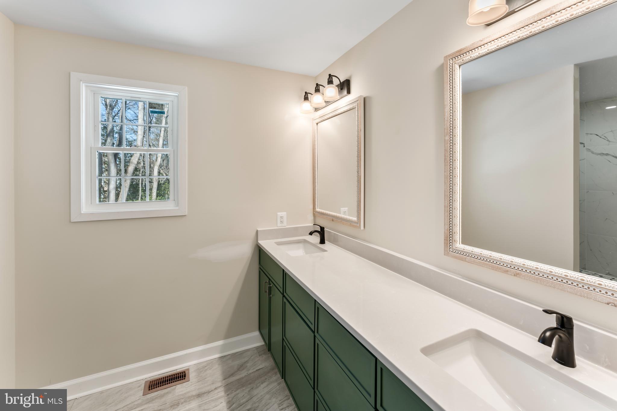 LAKE CAROLINE - Residential