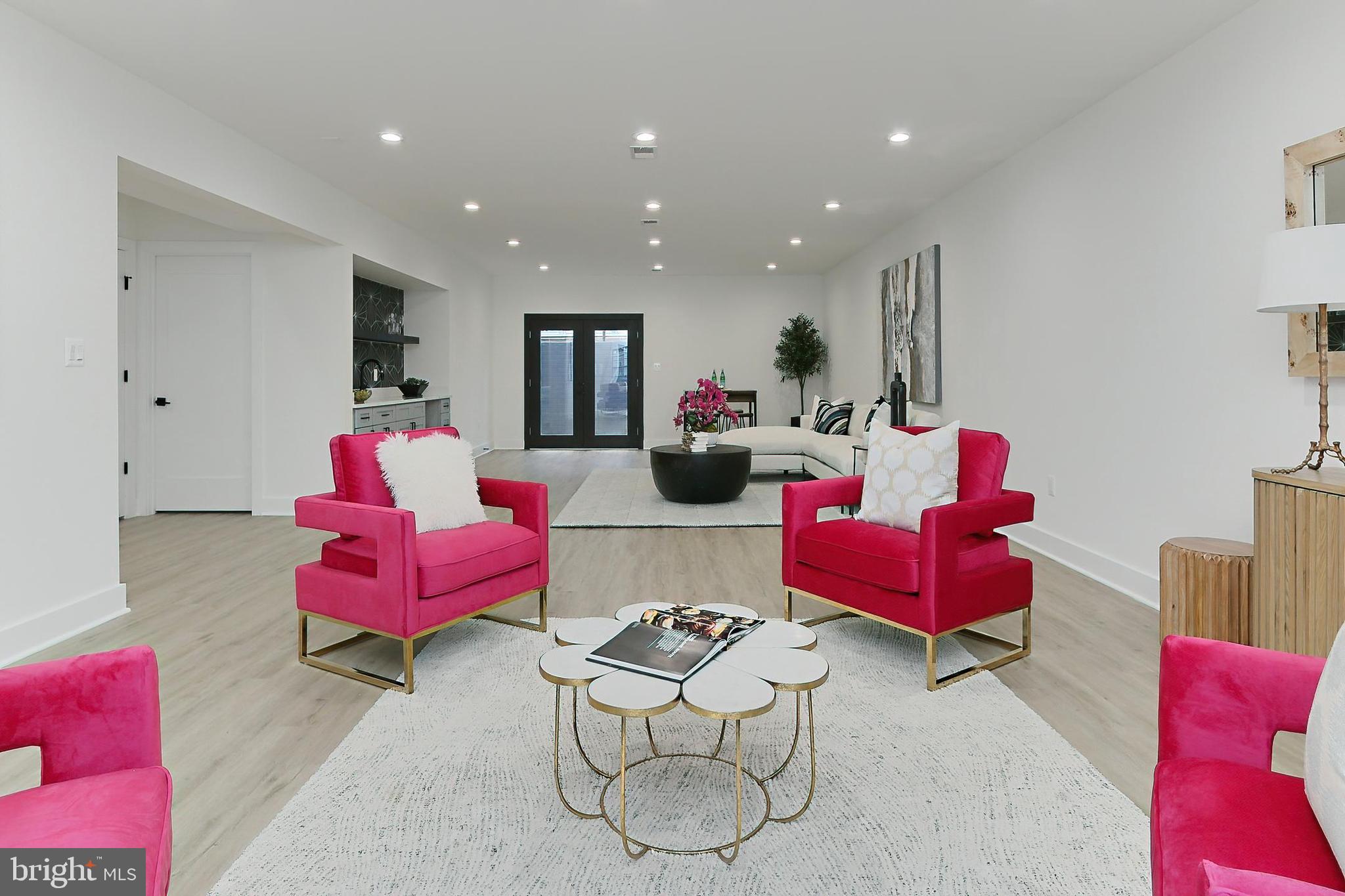 VIENNA WOODS - Residential