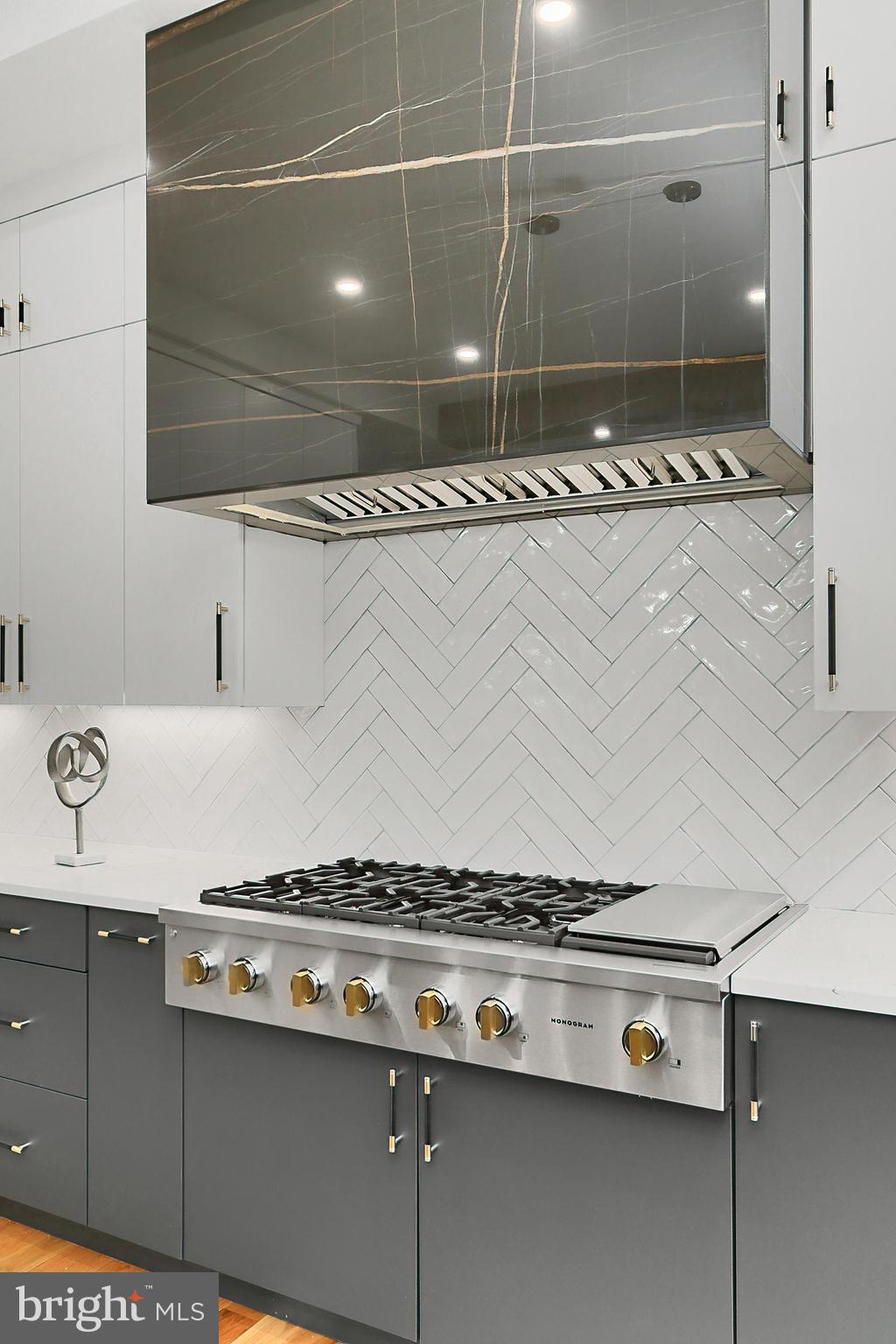 VIENNA WOODS - Residential