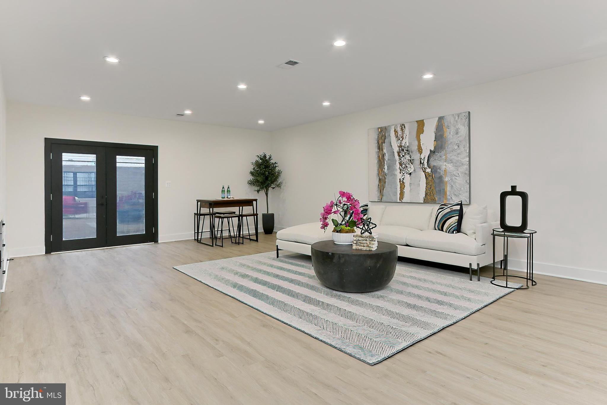 VIENNA WOODS - Residential