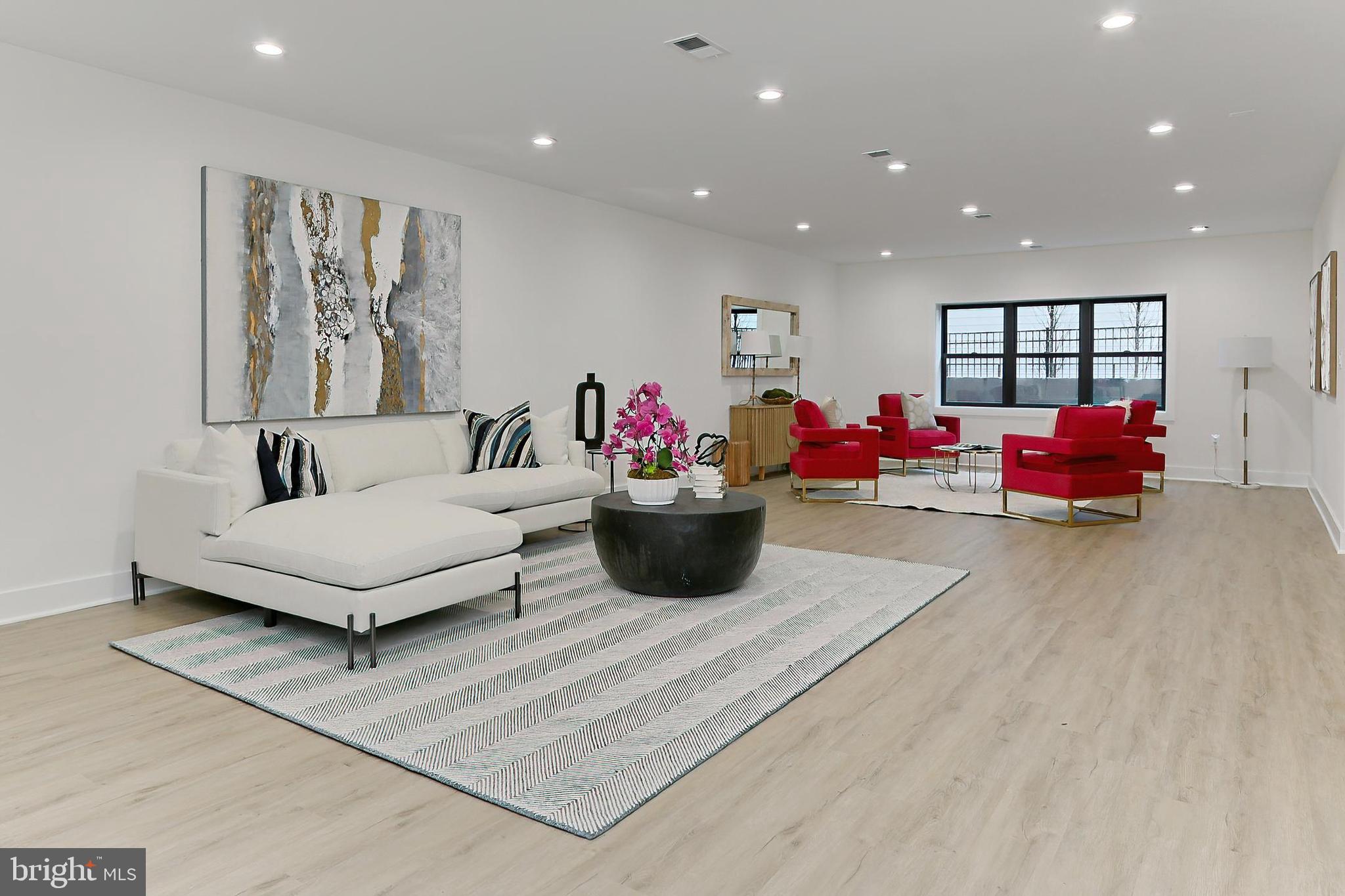 VIENNA WOODS - Residential