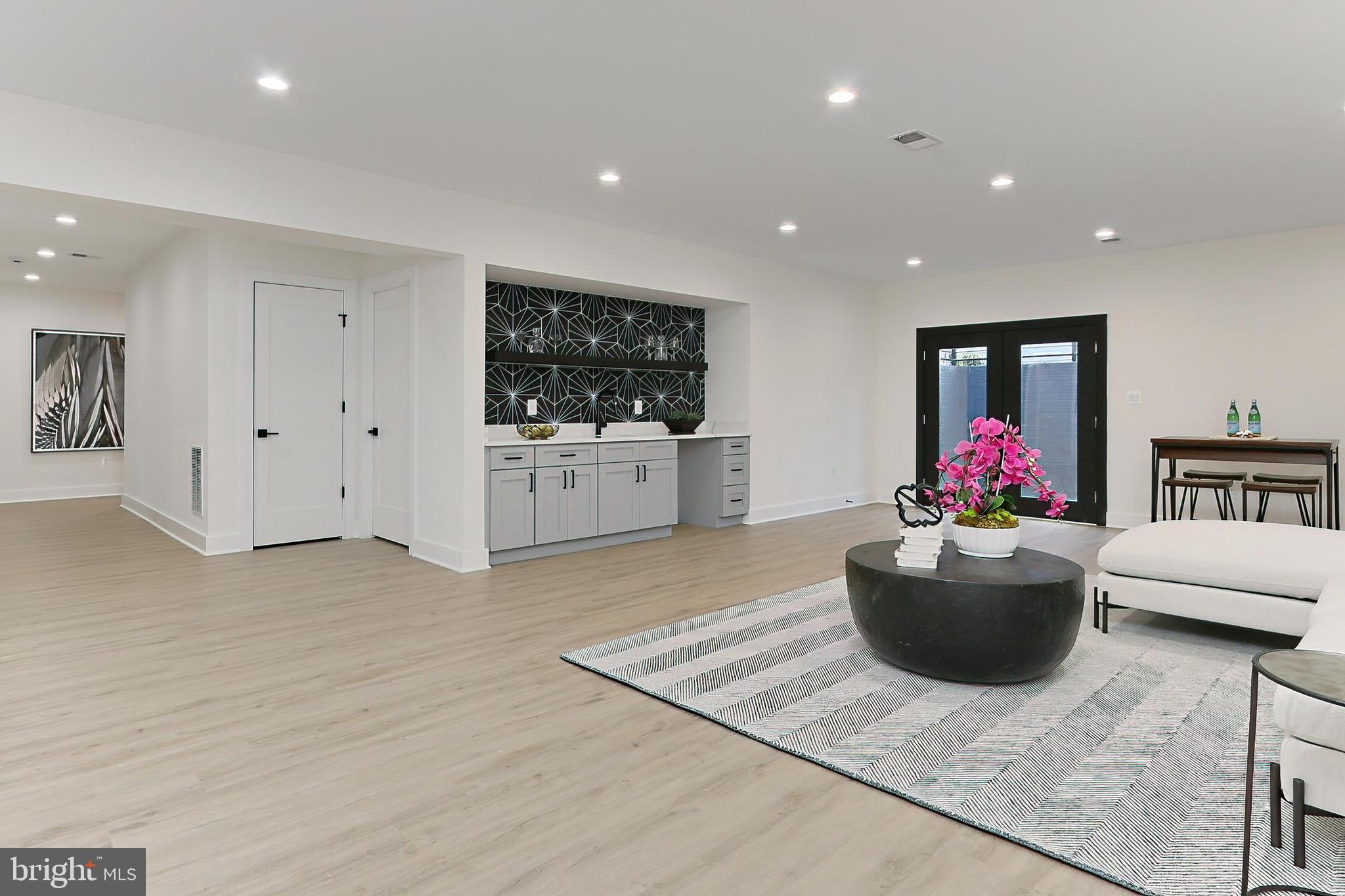 VIENNA WOODS - Residential