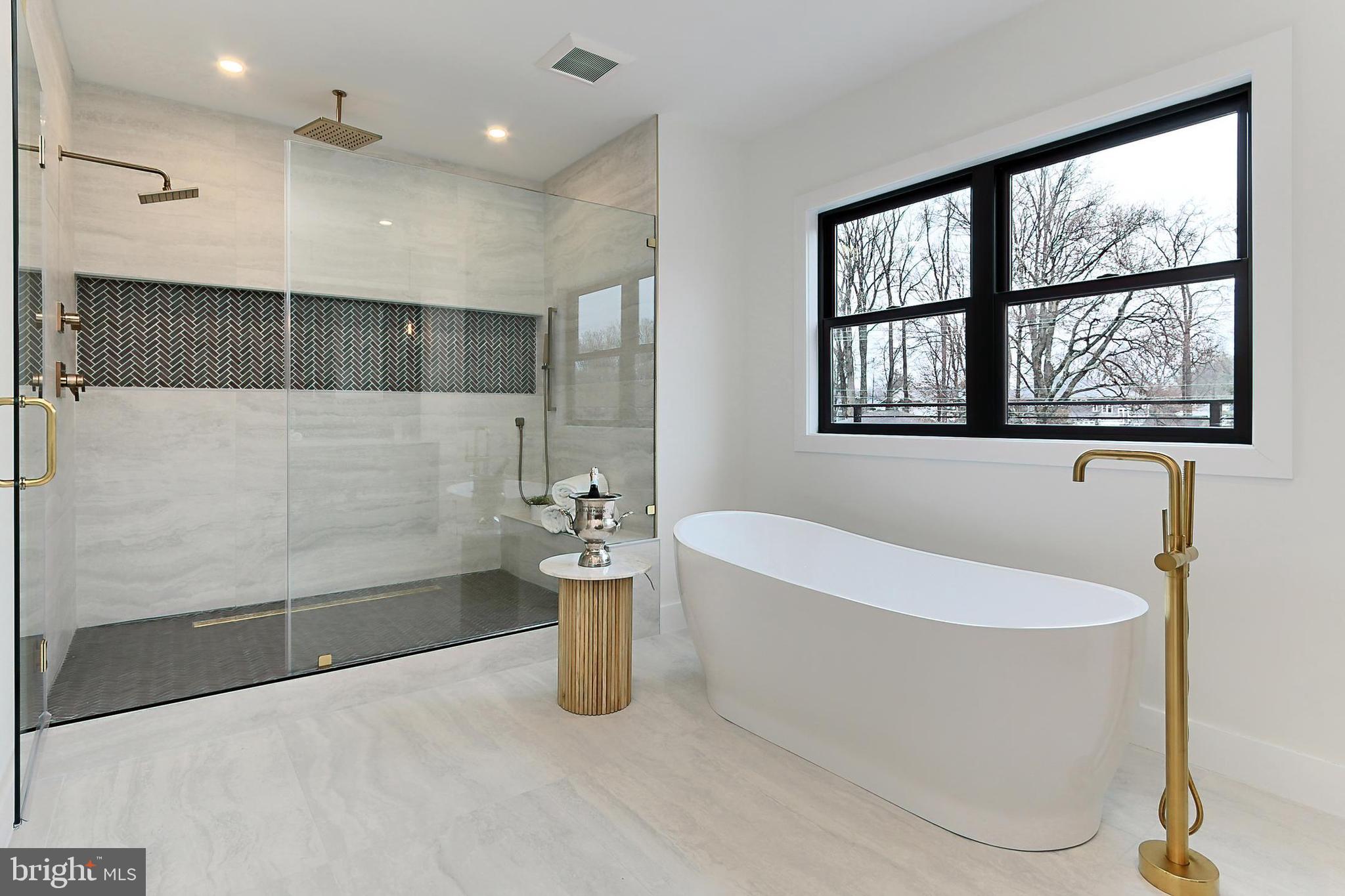 VIENNA WOODS - Residential