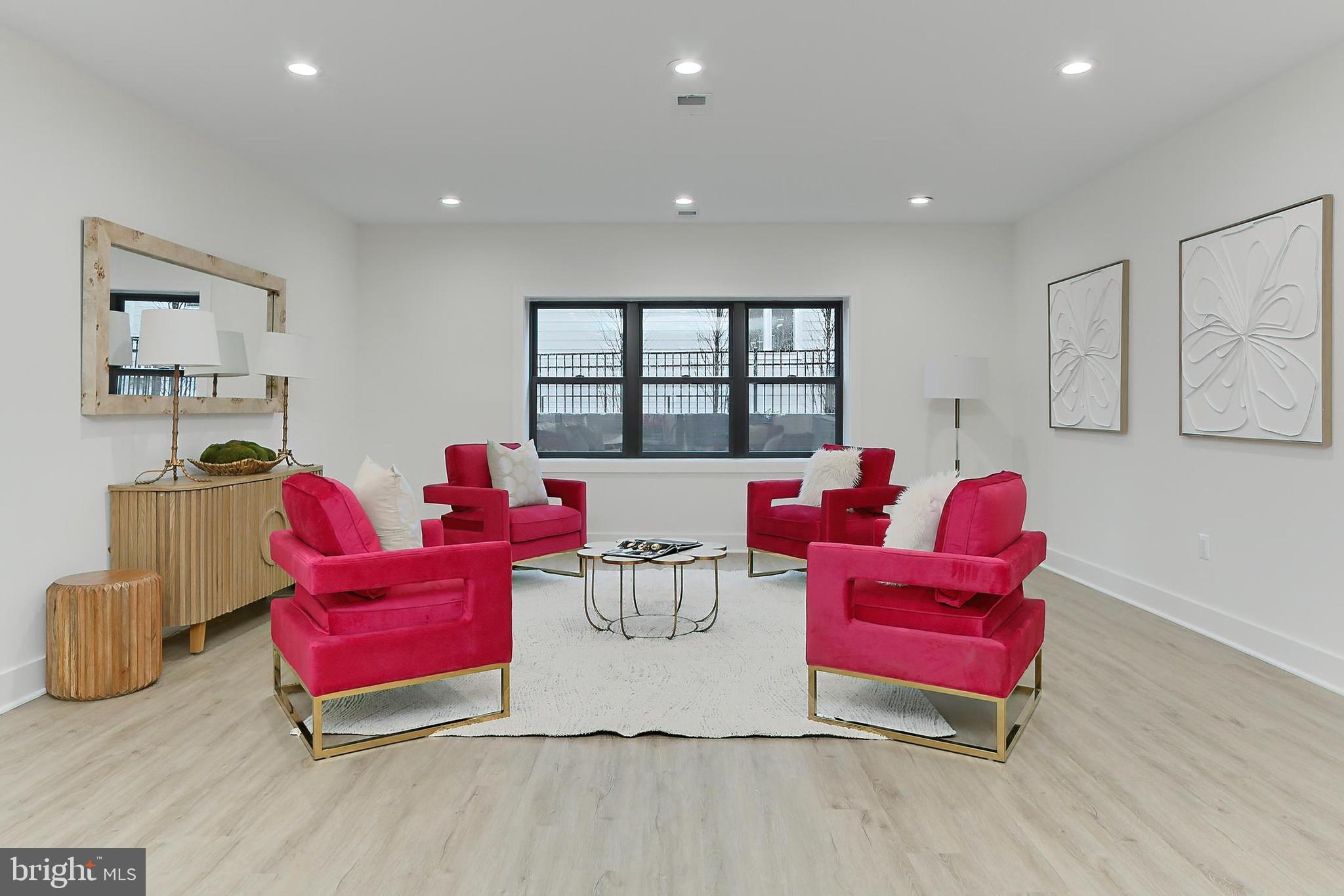 VIENNA WOODS - Residential