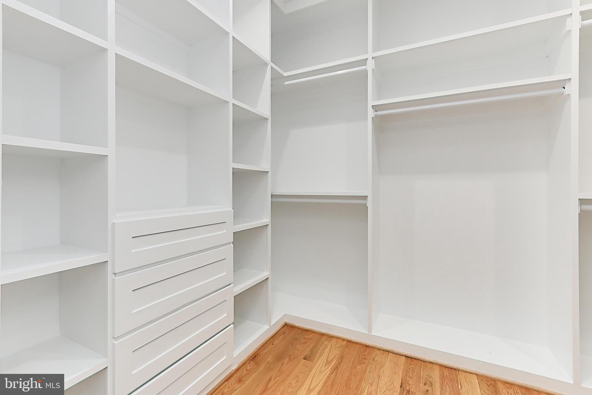 VIENNA WOODS - Residential