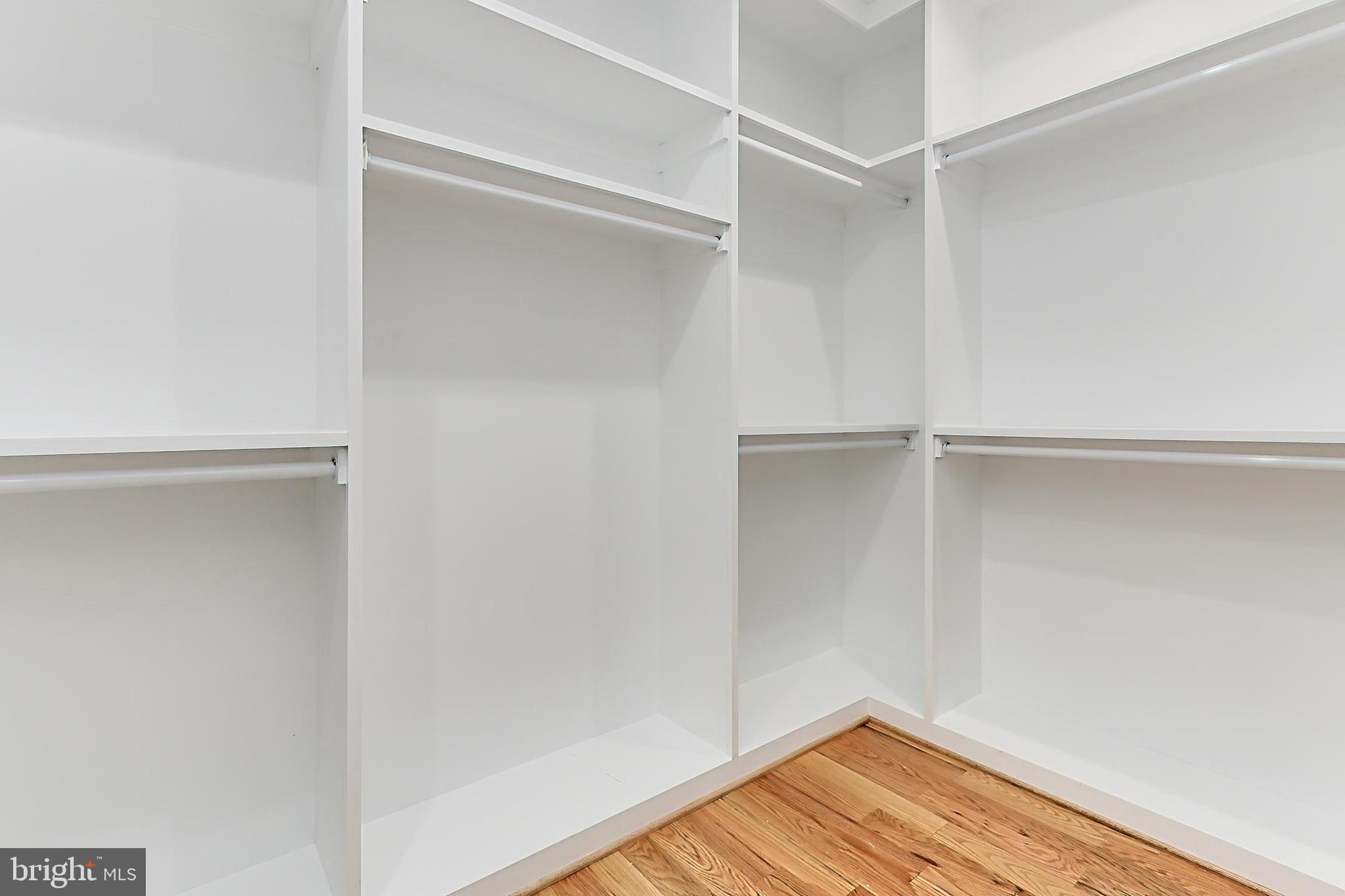 VIENNA WOODS - Residential