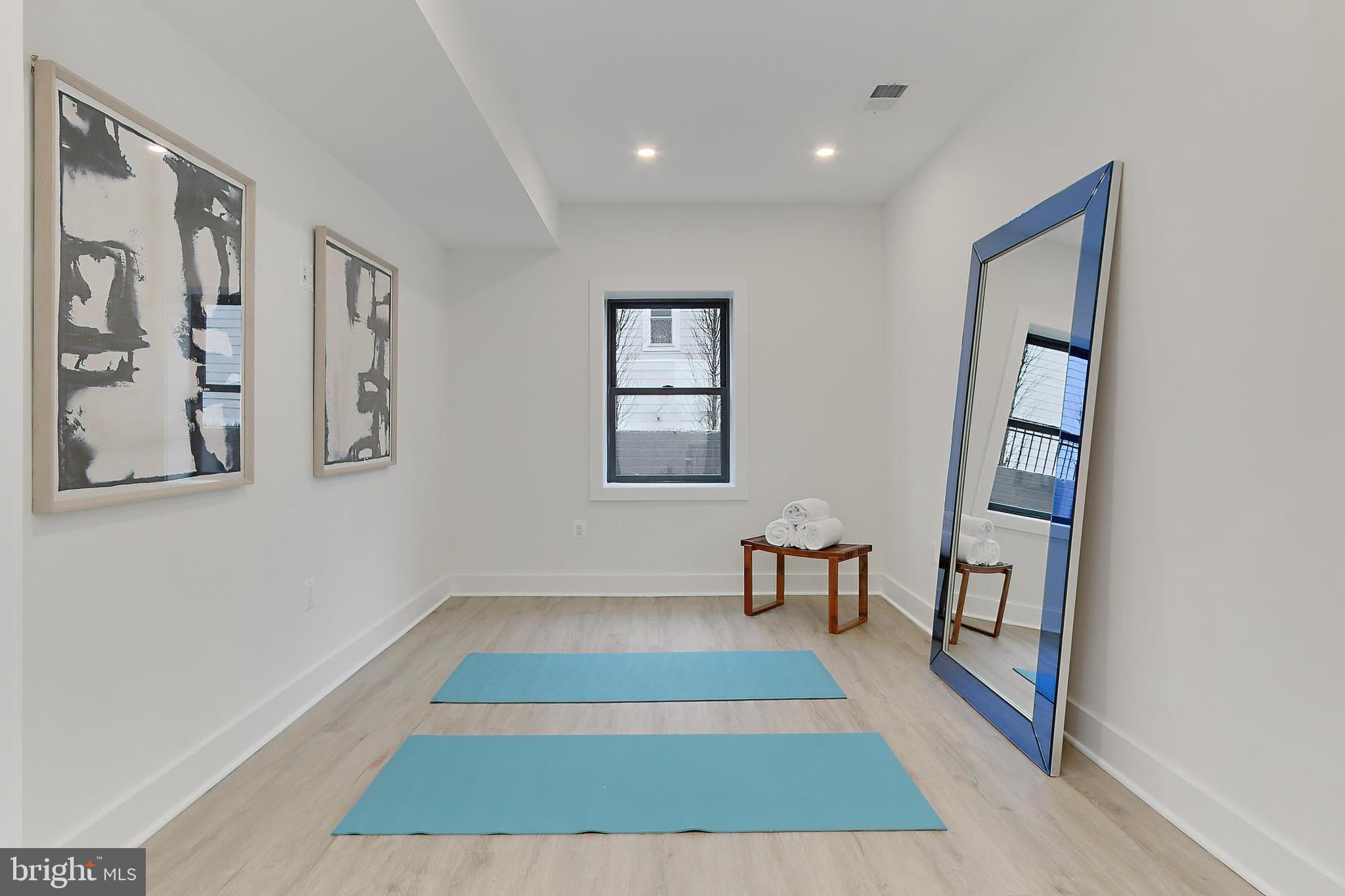 VIENNA WOODS - Residential