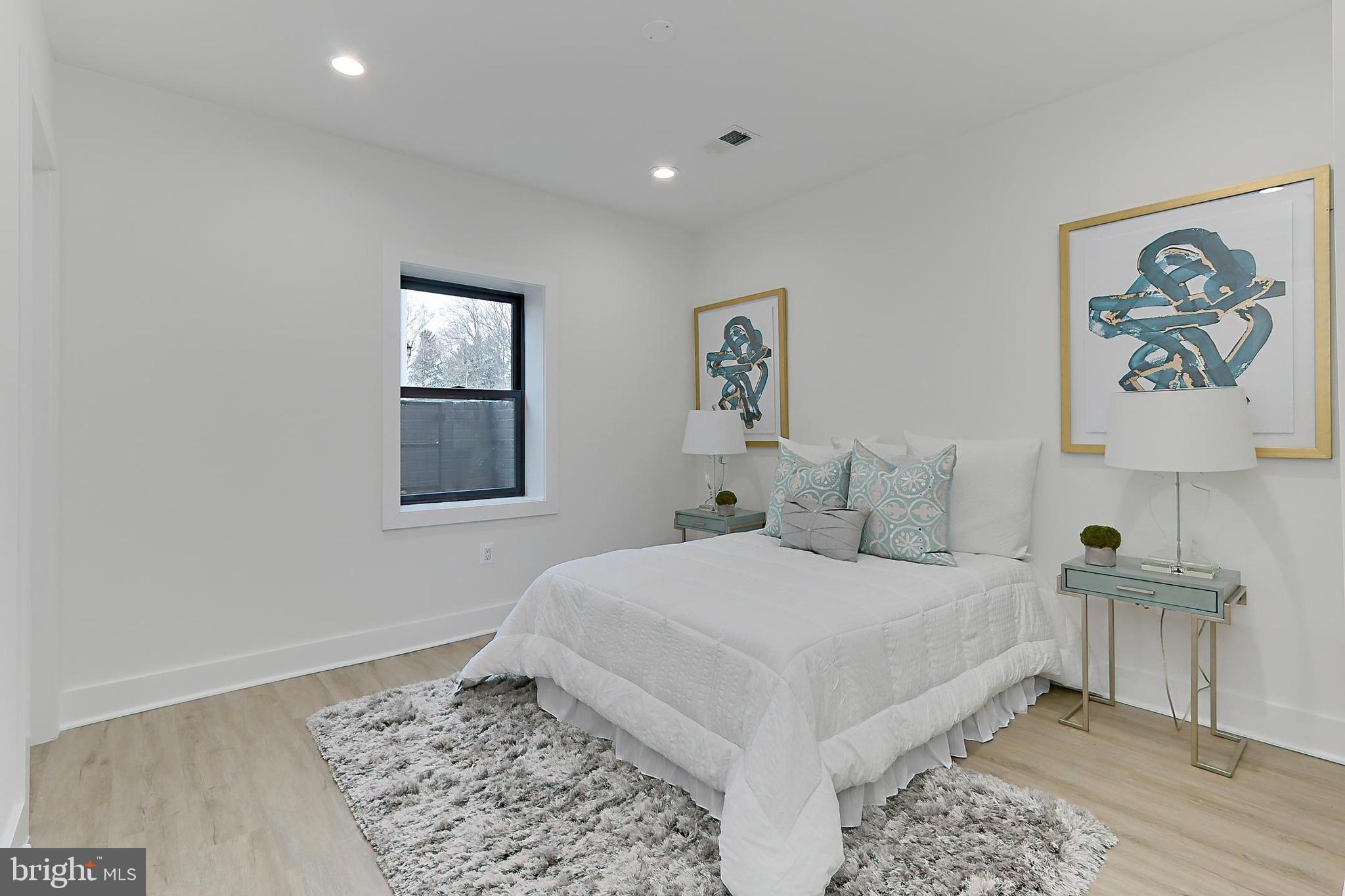 VIENNA WOODS - Residential