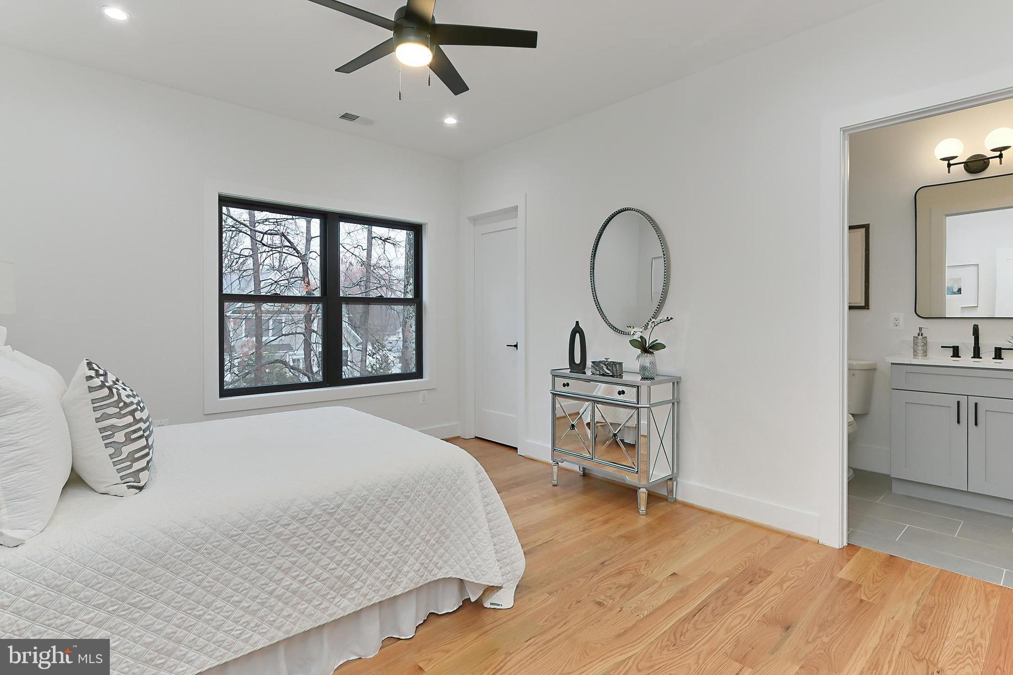 VIENNA WOODS - Residential