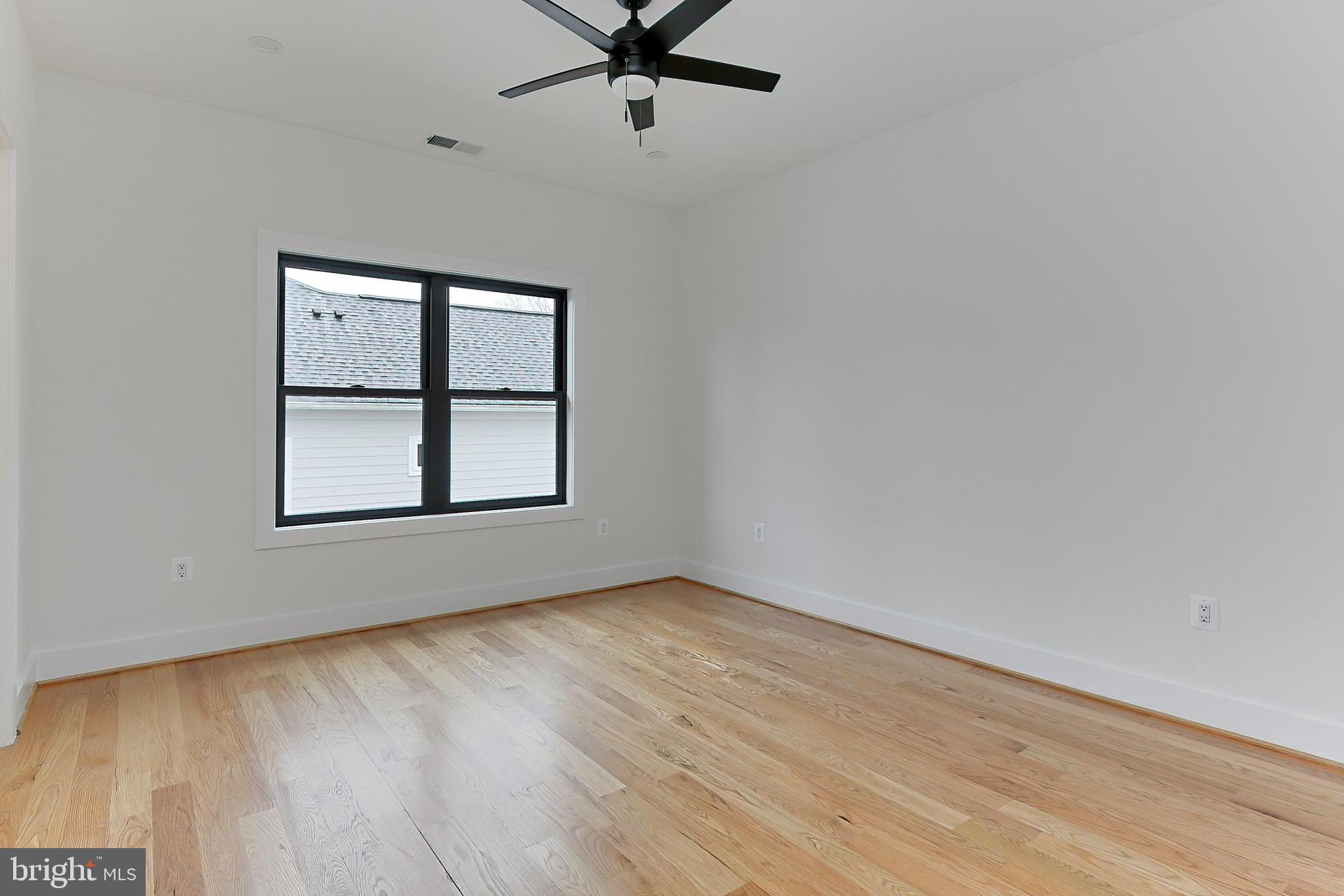 VIENNA WOODS - Residential