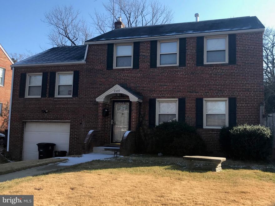 ESTATE SALE WITH  ONE  CAR GARAGE CLOSE TO PUBLIC TRANSPORTATION,SHOPPING AND MORE. HOME HAS DUAL  DRIVE WAYS, FENCED IN BACK YARD,FLORIDA ROOM AREA HAS A SECOND BATHROOM WITH A SOAKING TUB AND A LAUNDRY ROOM. FAMILY ROOM WITH FIRE PLACE.BRAND NEW HVAC. WILL NOT PASS FHA. NEEDS SOME WORK. FHA 203K, CONV, CASH.