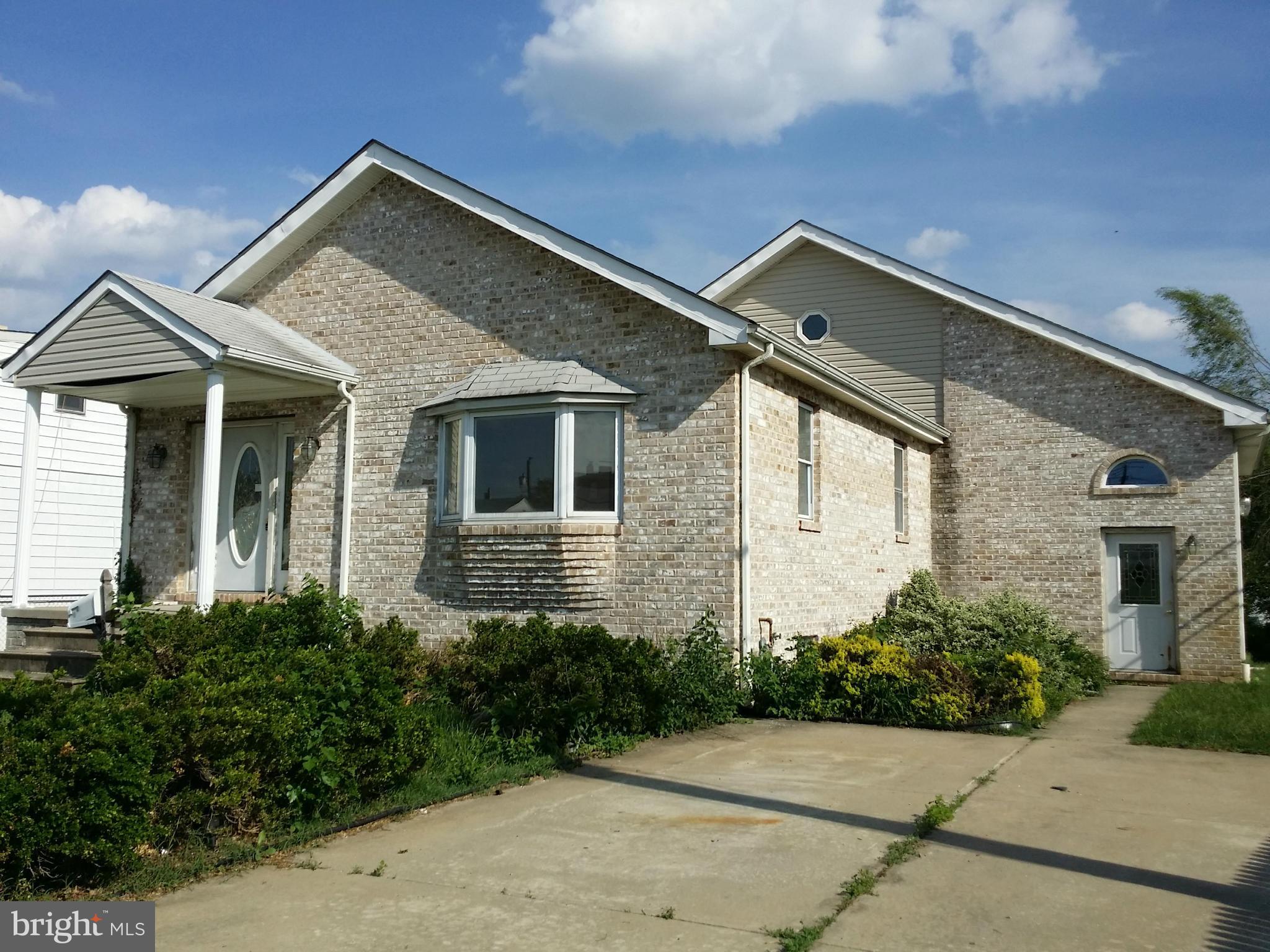 GRAY MANOR - Residential