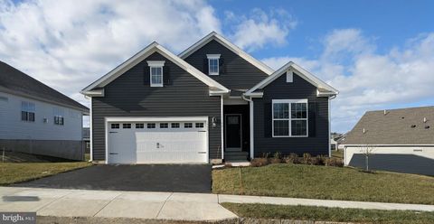 1553 DRESDEN DRIVE BREINIGSVILLE PA 18031