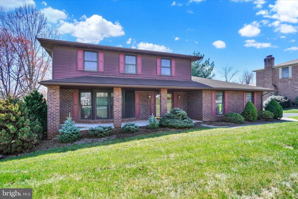 Photo of 3745 Starview Drive, YORK, PA 17402 (MLS # PAYK2099952)