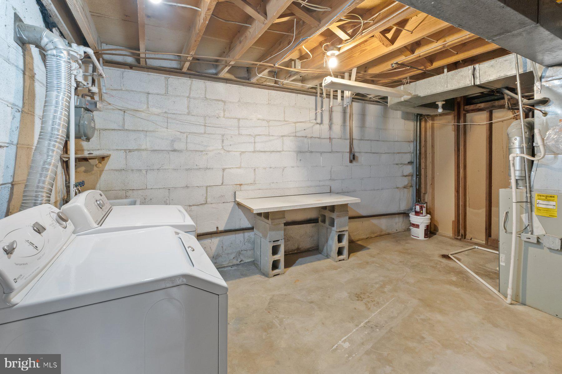 CALVERTON - Residential