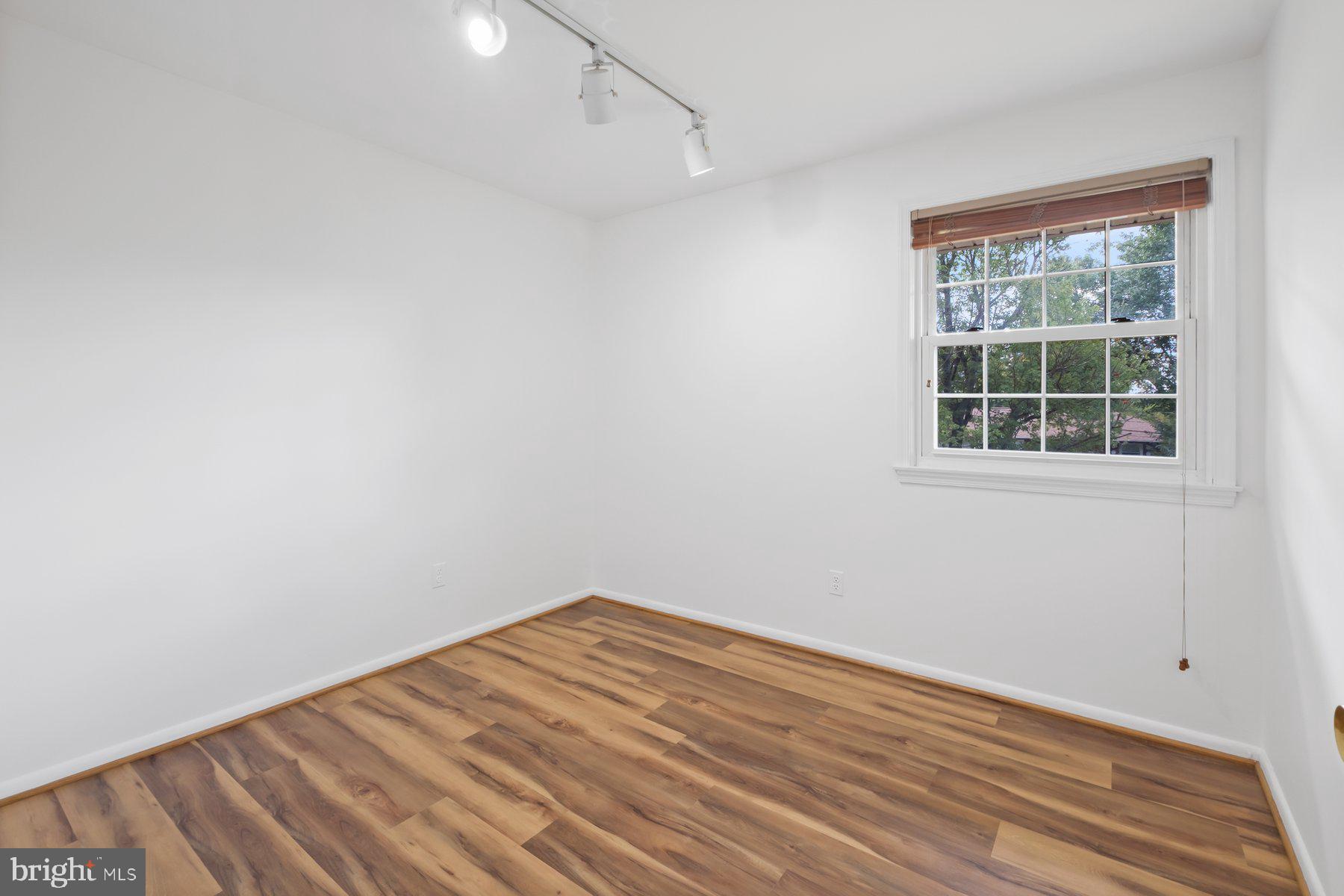 CALVERTON - Residential