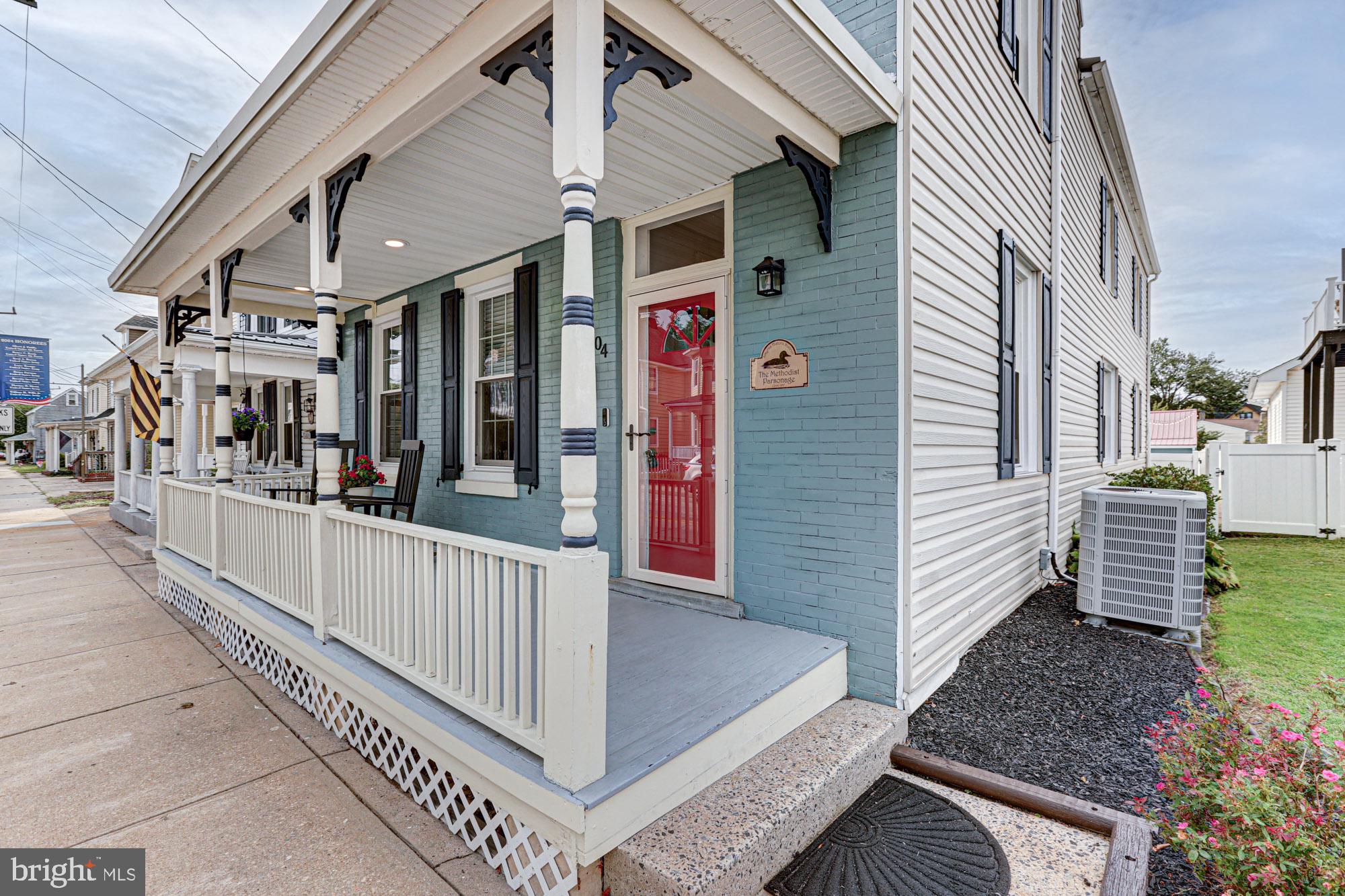 304 W COMMERCE STREET