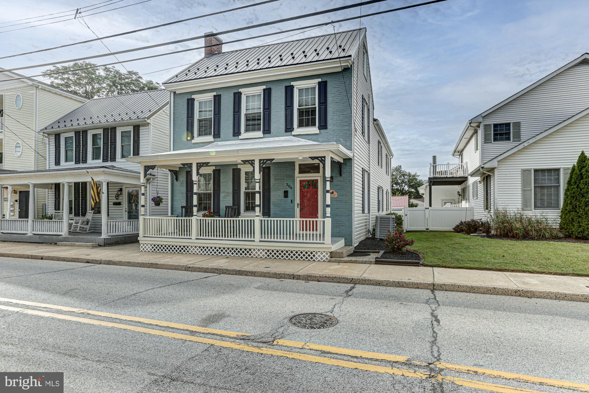 304 W COMMERCE STREET