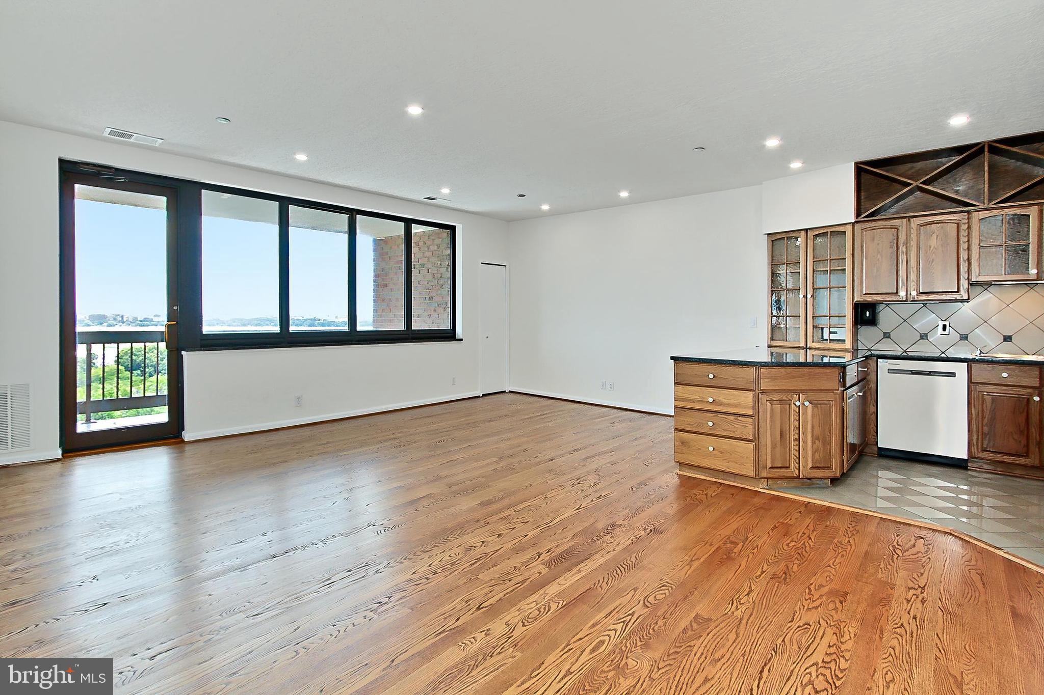 1805 CRYSTAL DRIVE 1110S