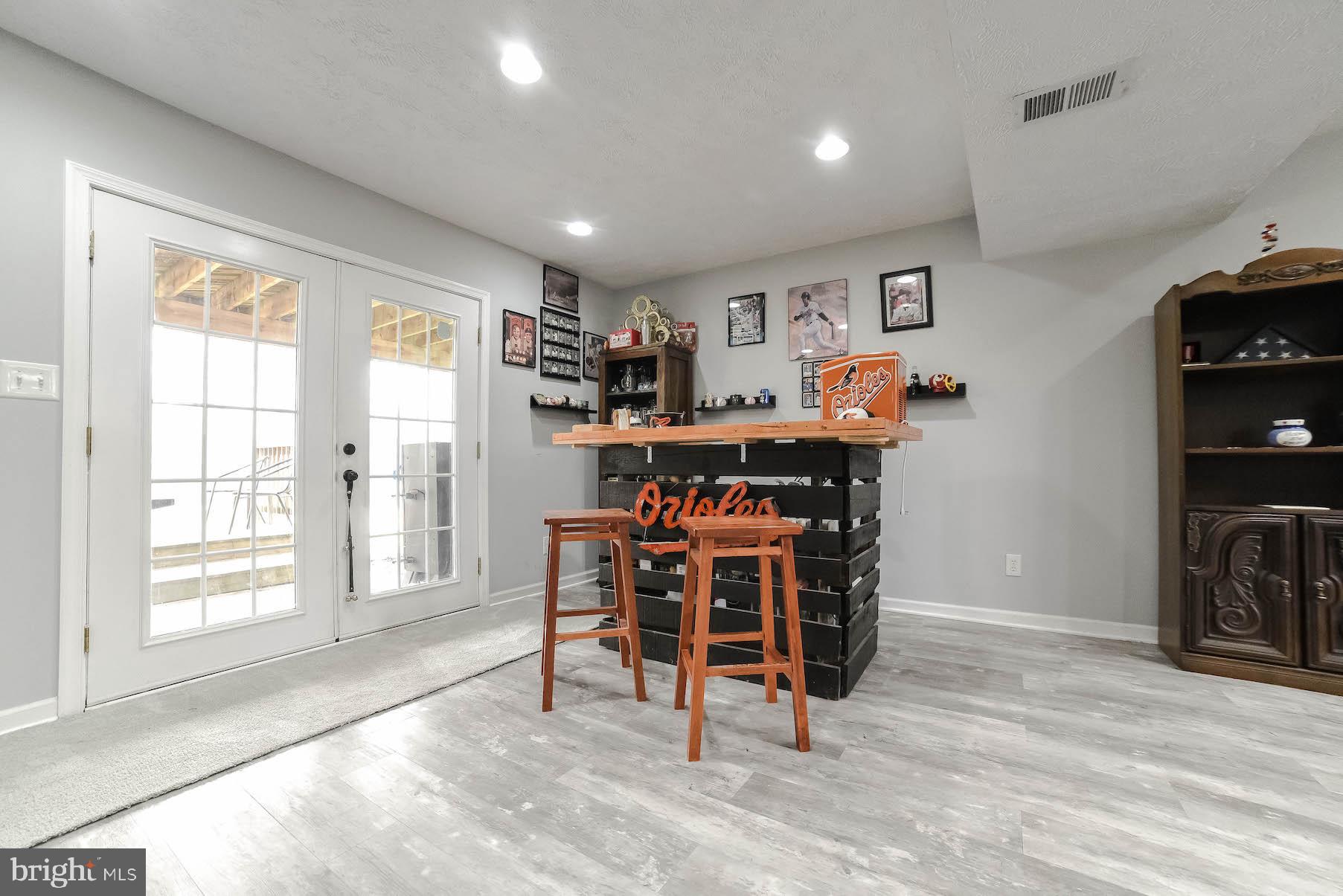 COUNTRY LAKES - Residential