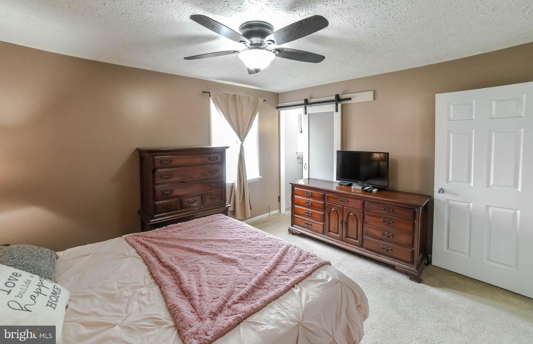 COUNTRY LAKES - Residential