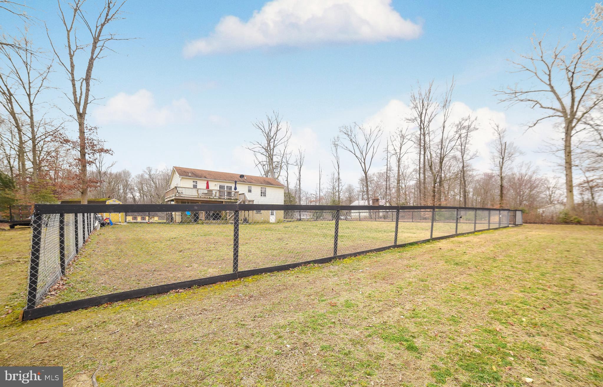 COUNTRY LAKES - Residential