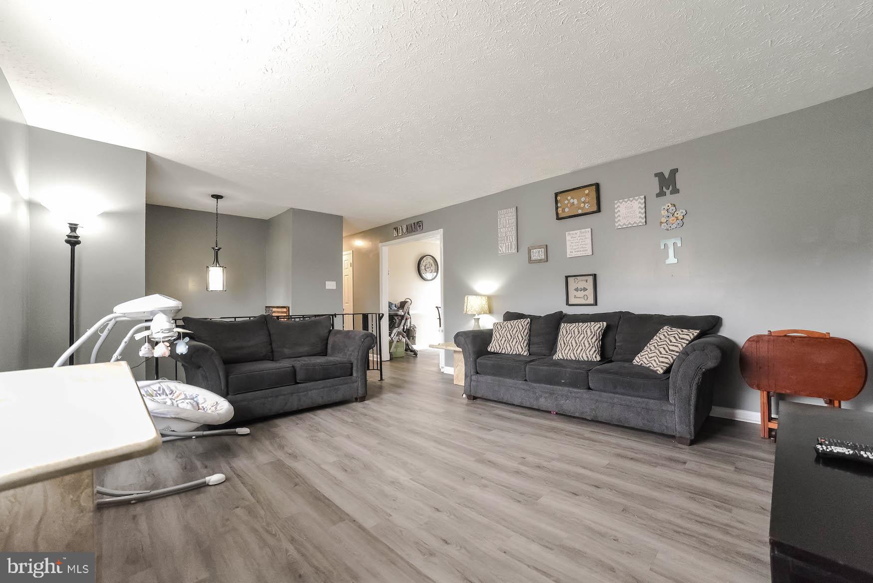 COUNTRY LAKES - Residential