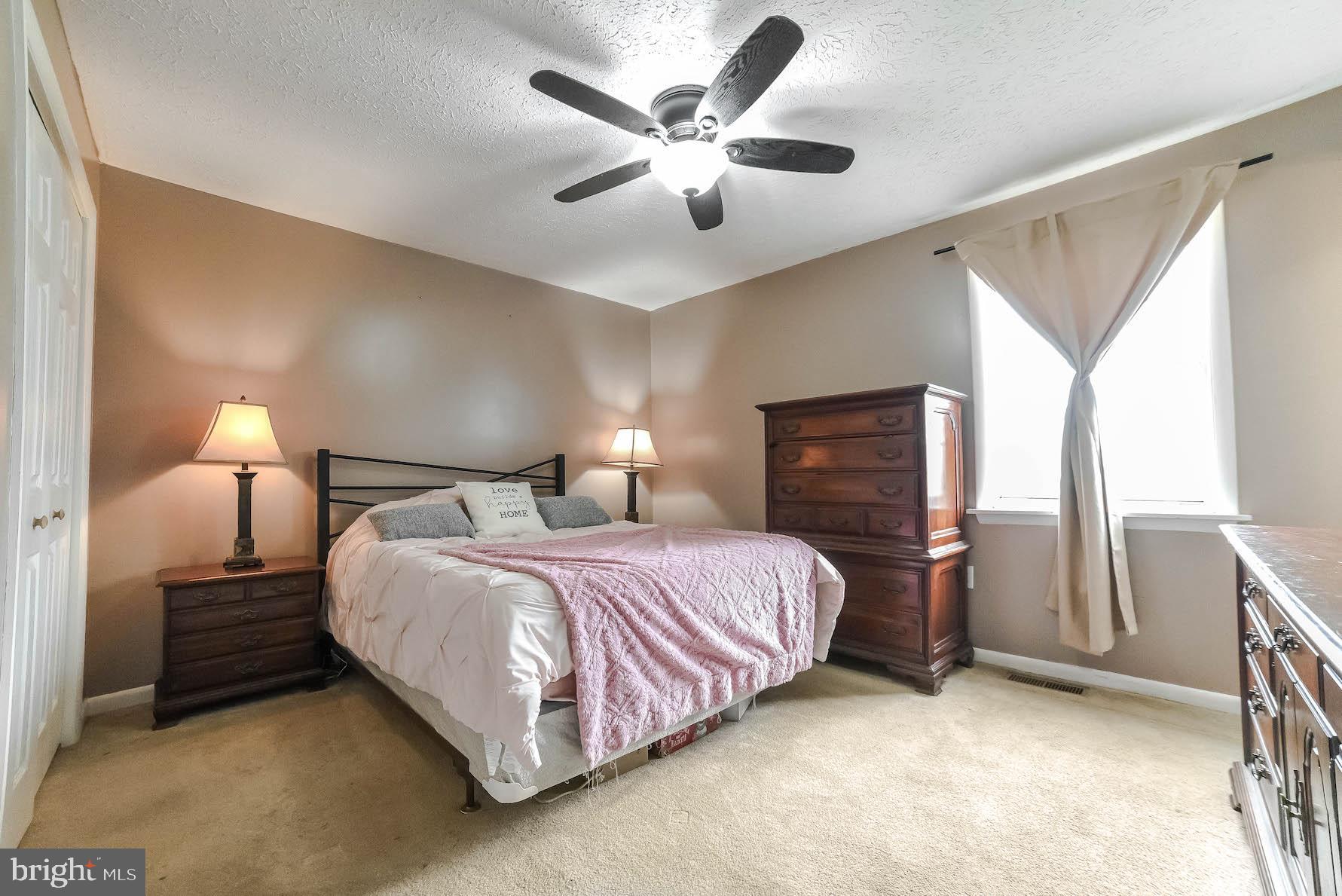 COUNTRY LAKES - Residential