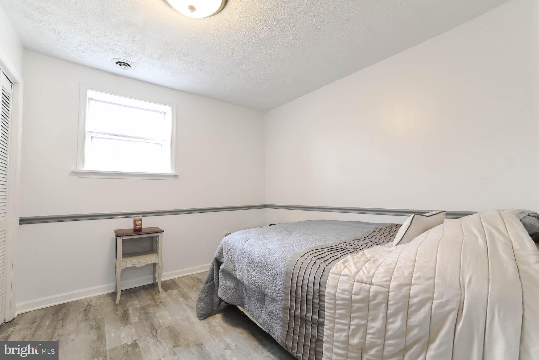 COUNTRY LAKES - Residential