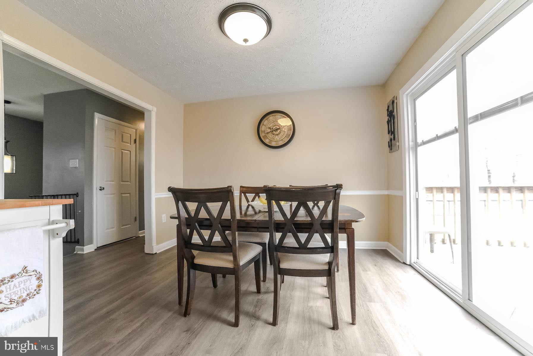 COUNTRY LAKES - Residential