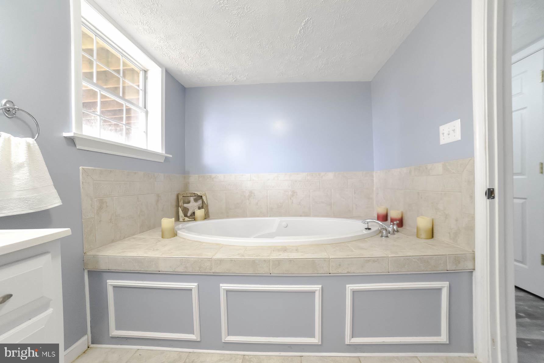 COUNTRY LAKES - Residential