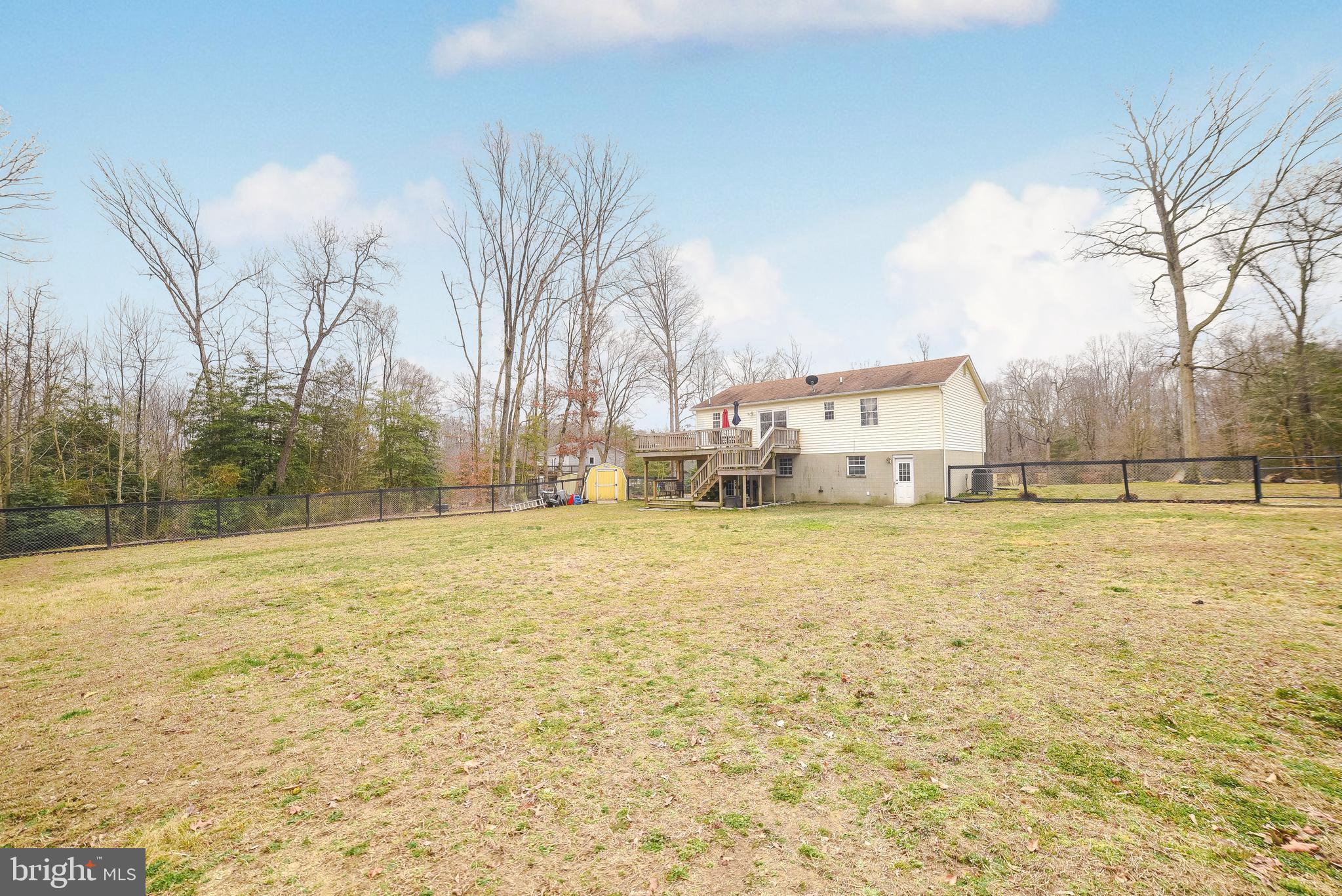 COUNTRY LAKES - Residential