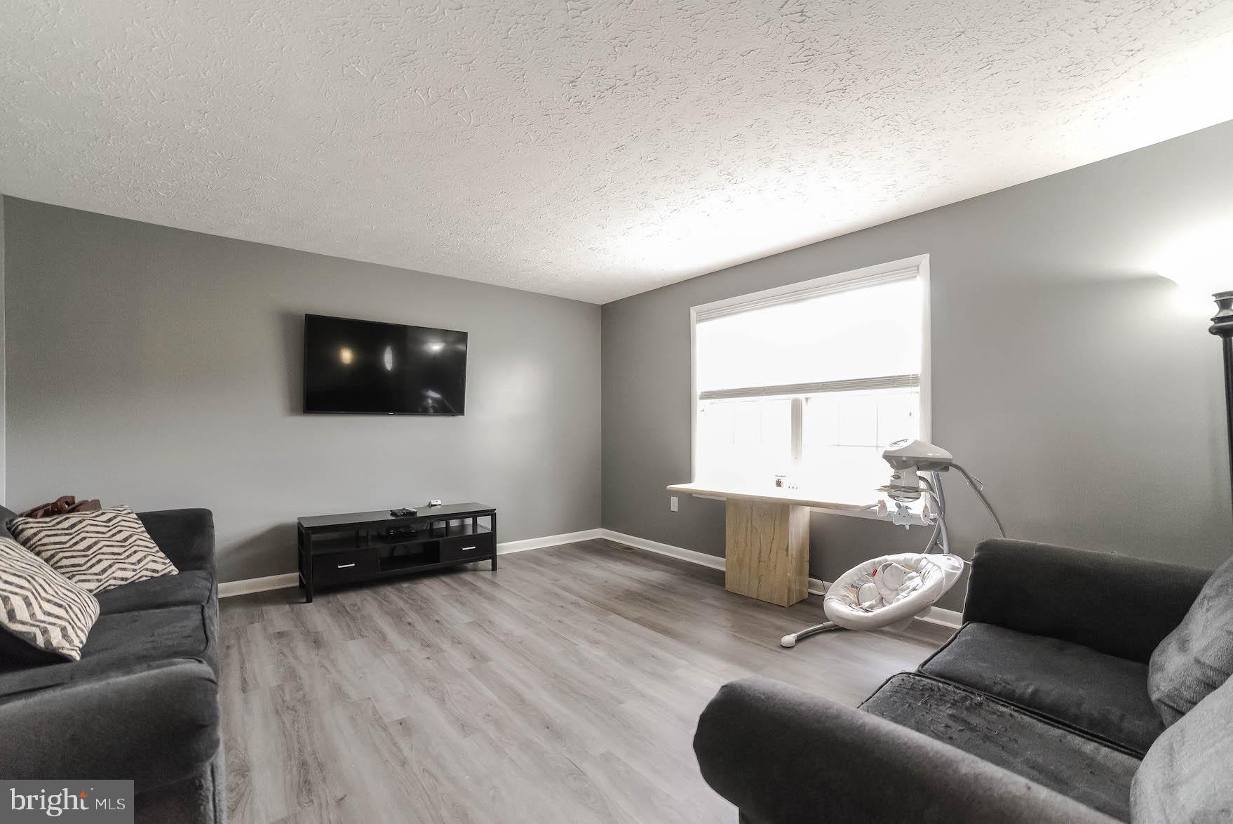 COUNTRY LAKES - Residential