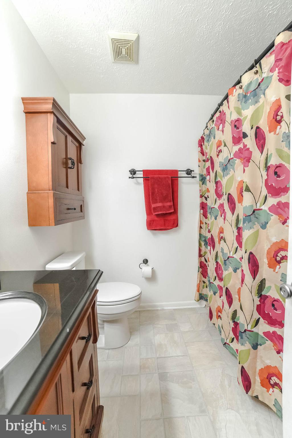 COUNTRY LAKES - Residential