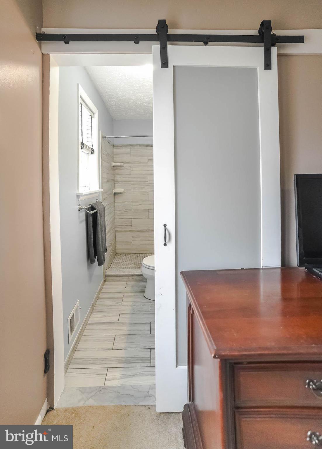 COUNTRY LAKES - Residential