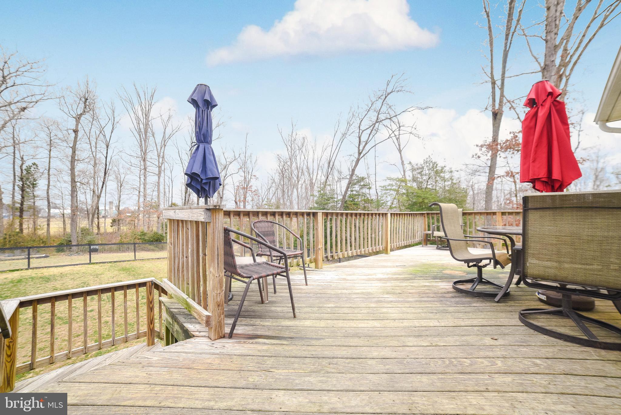 COUNTRY LAKES - Residential